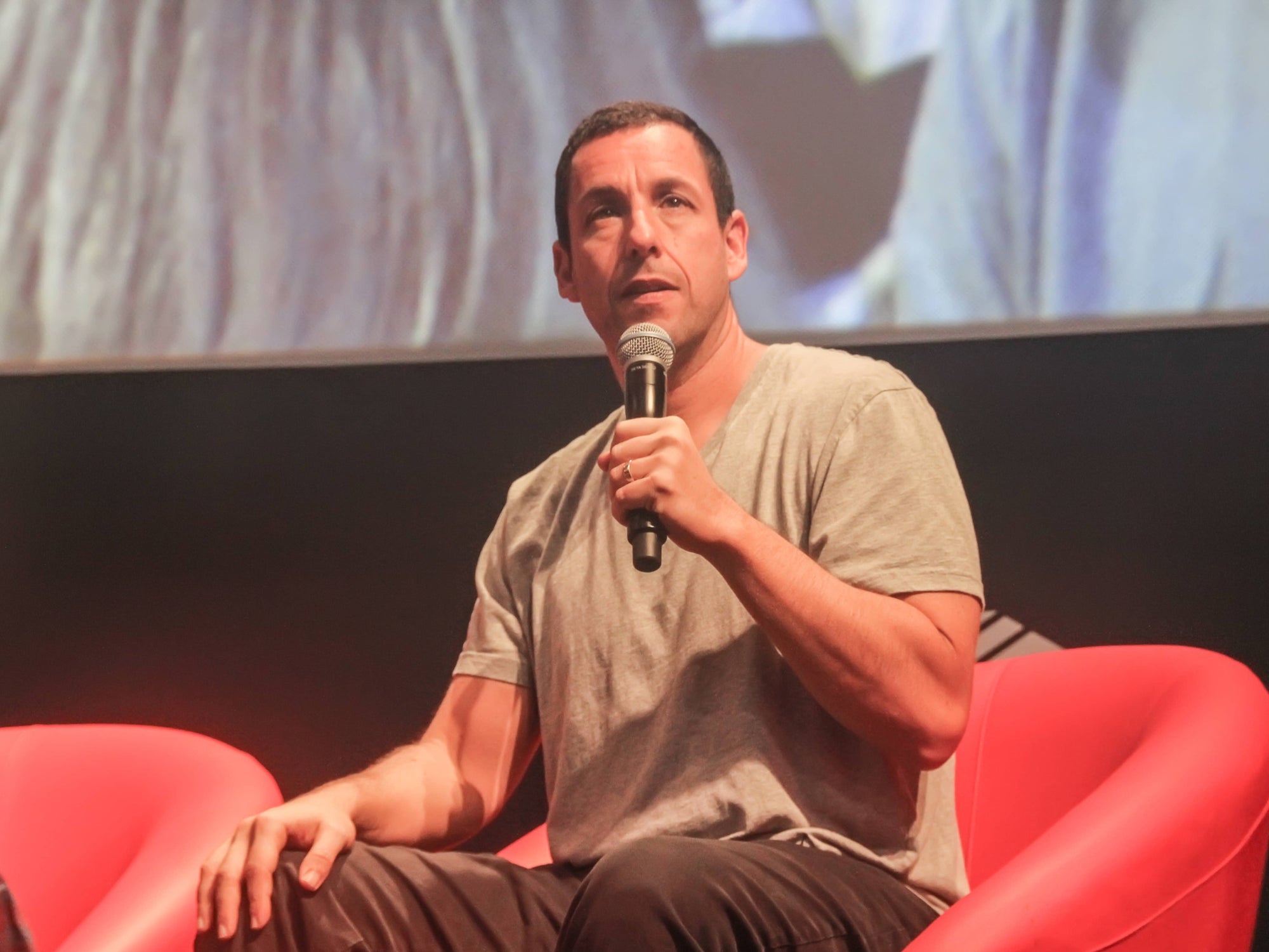 Adam Sandler: ¿Referente de moda este verano? Te decimos por qué