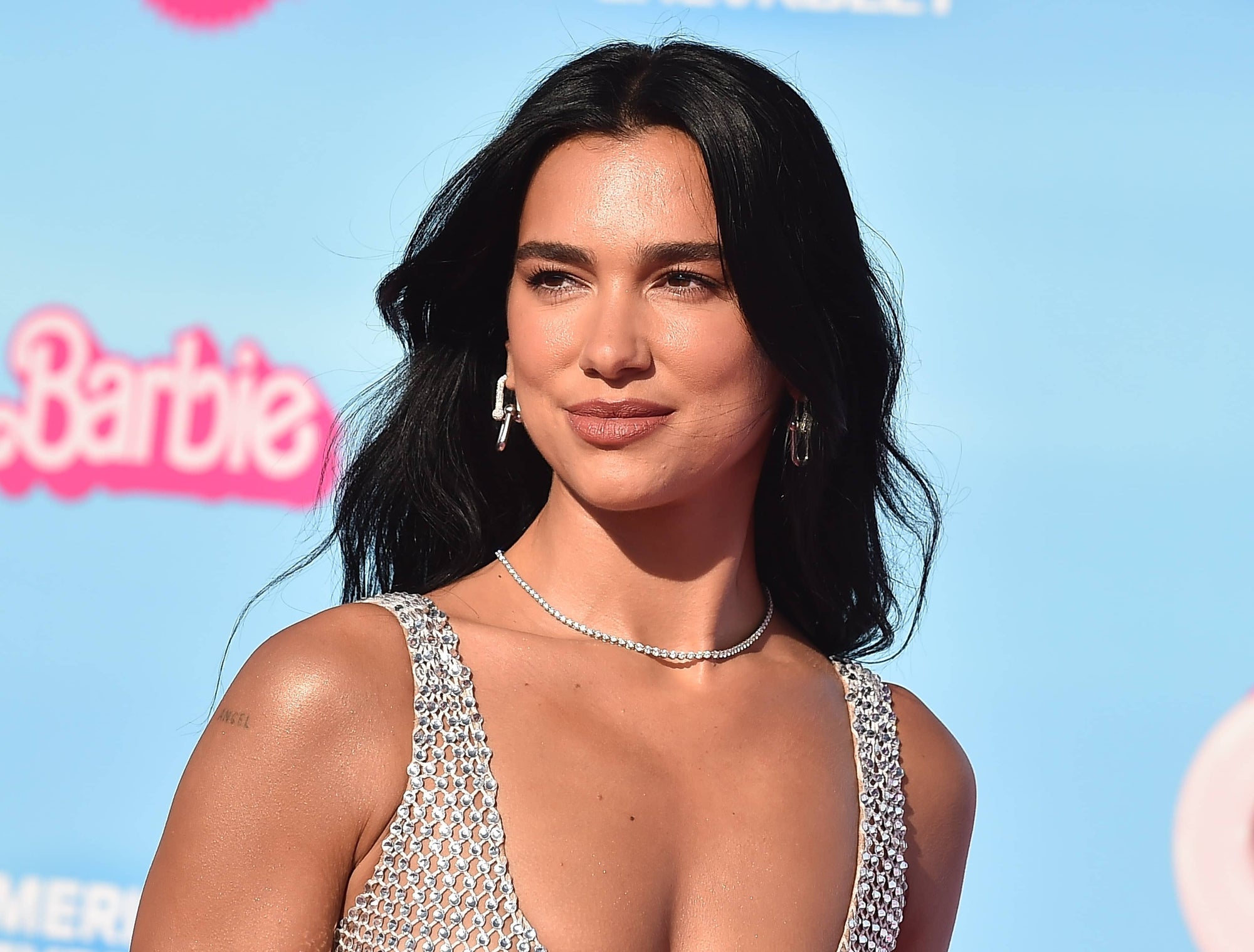 Lecciones de moda por aprender de Dua Lipa.