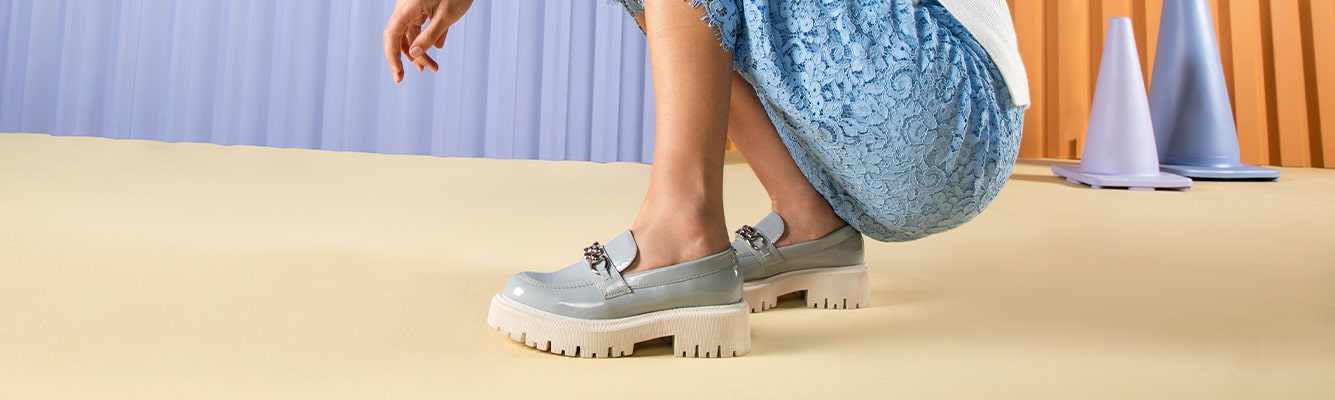 Sneakers vs. Mocasines ¿Quién gana la batalla?