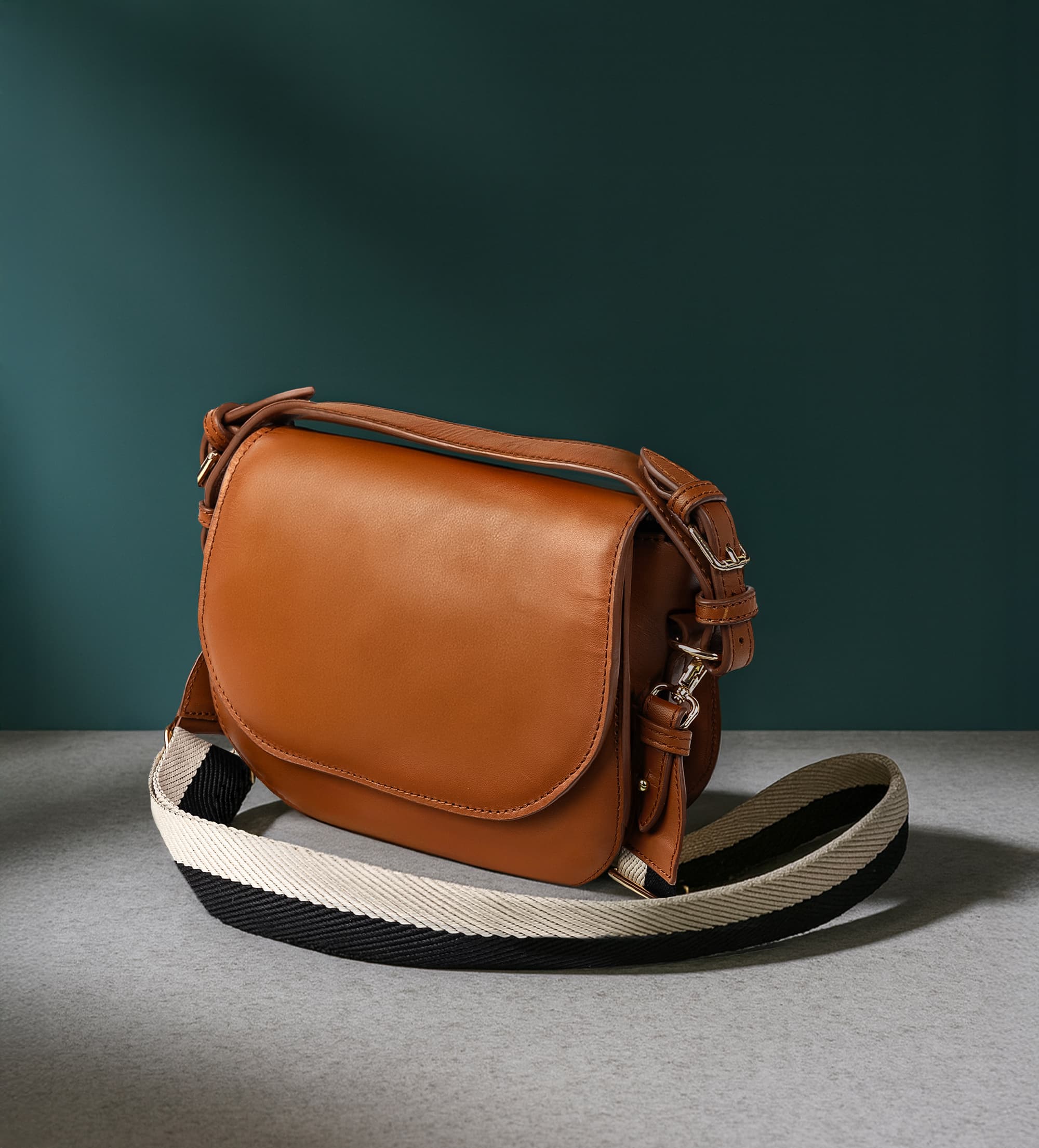 BOLSA CROSSBODY CORREA AJUSTABLE BICOLOR PIEL MIEL