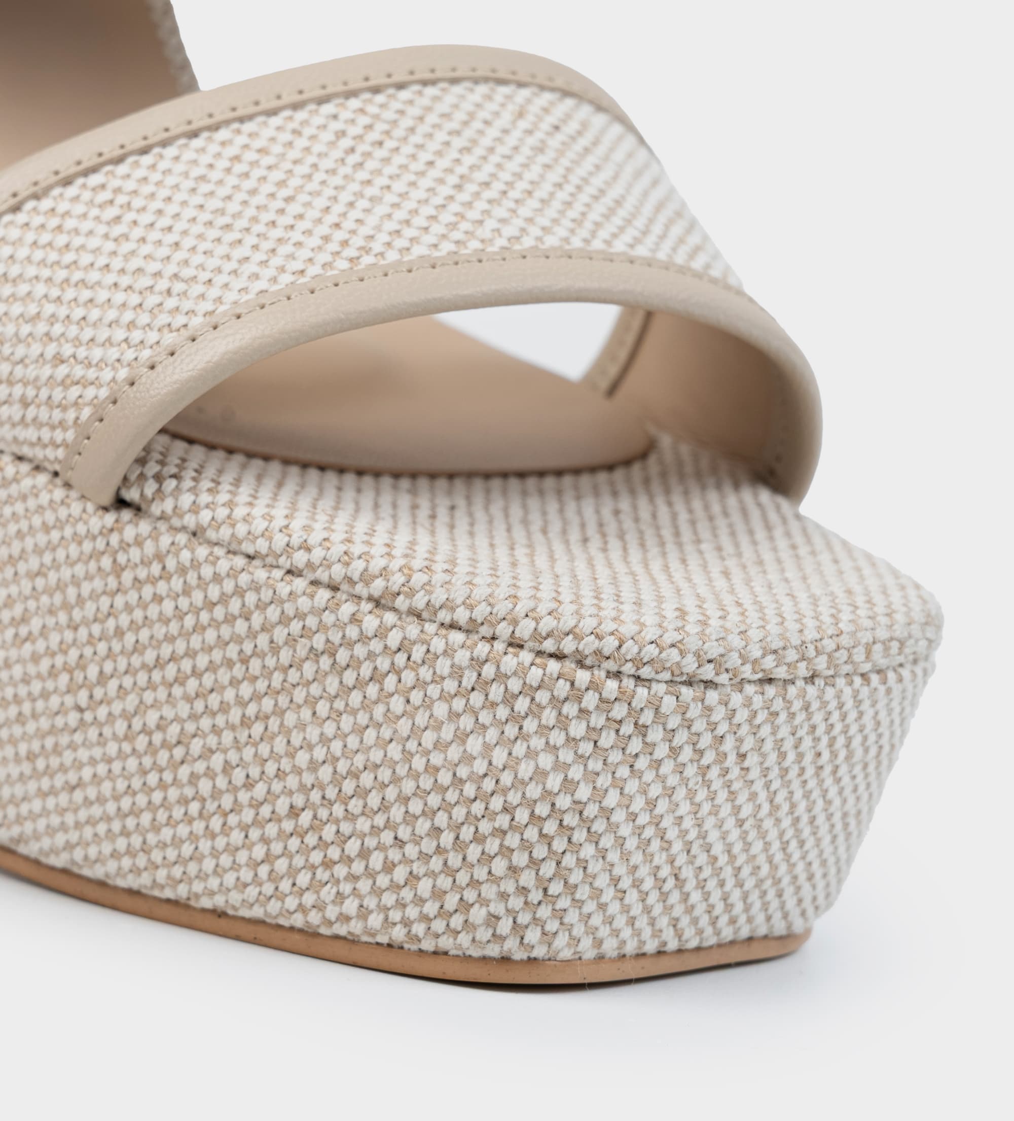 SANDALIA PLATAFORMA ALTA TEXTIL BEIGE