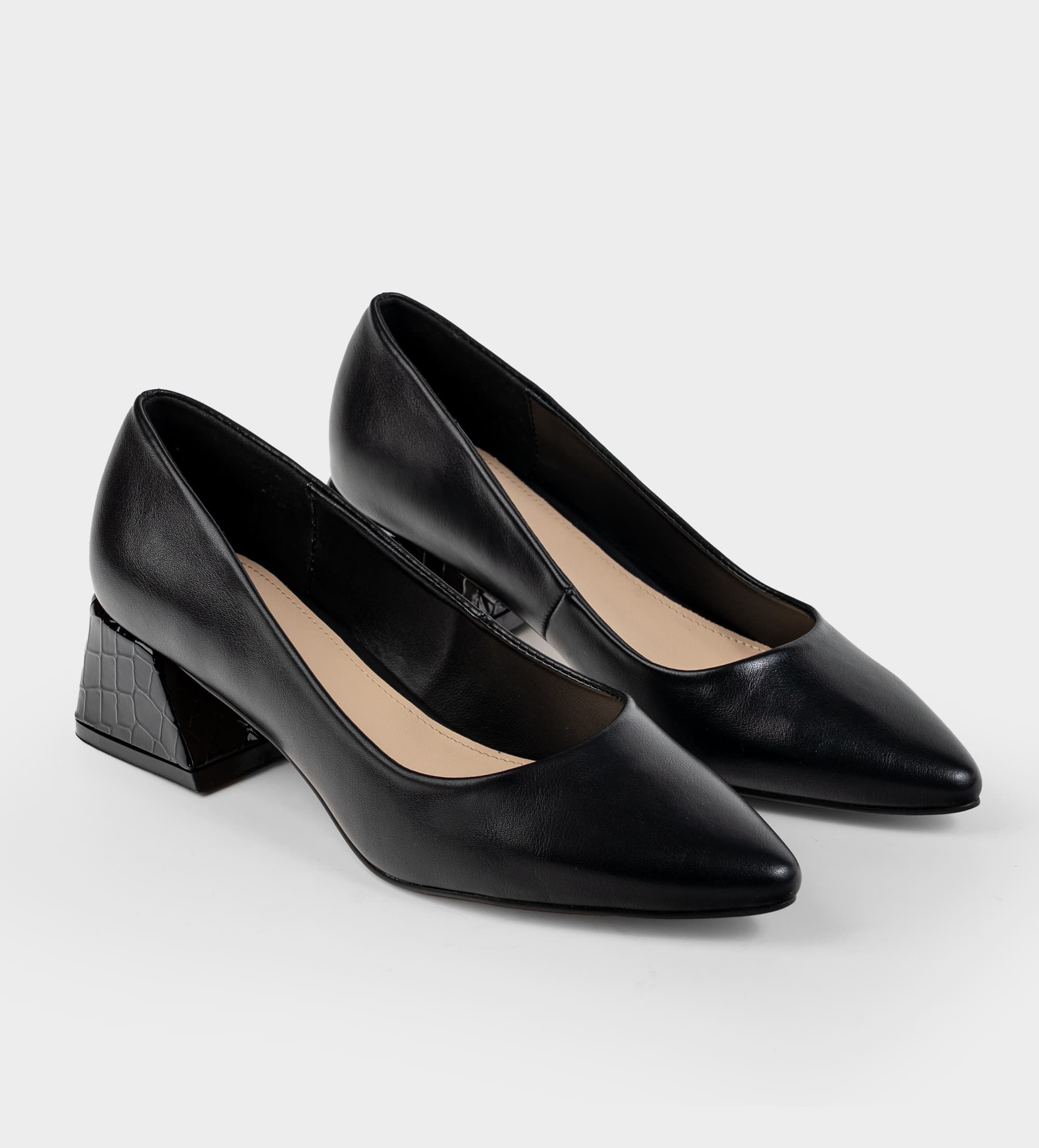 ZAPATILLA TACÓN BAJO PUNTAL NEGRO