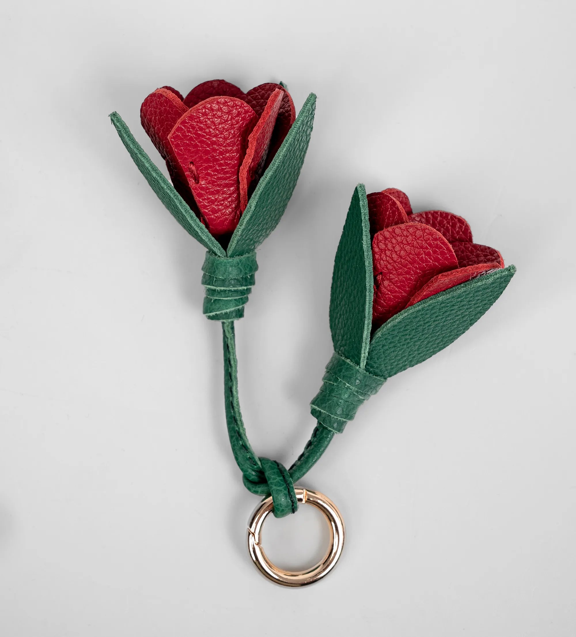 CHARM LLAVERO FLOR PIEL ROJO / VERDE