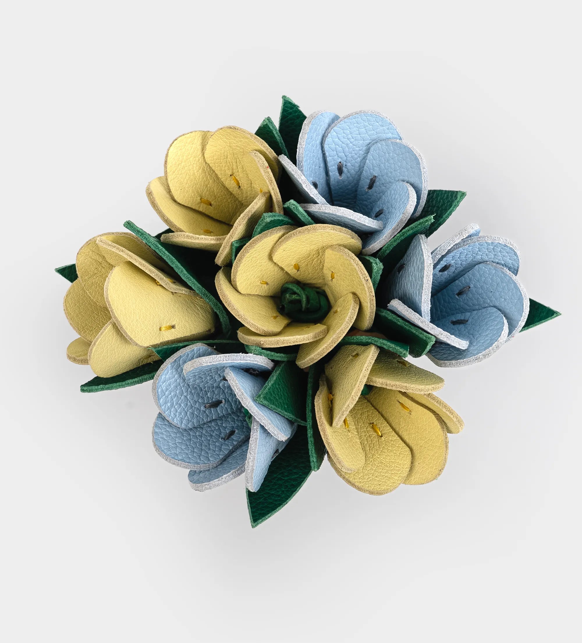 CHARM LLAVERO FLOR PIEL AZUL / AMARILLO