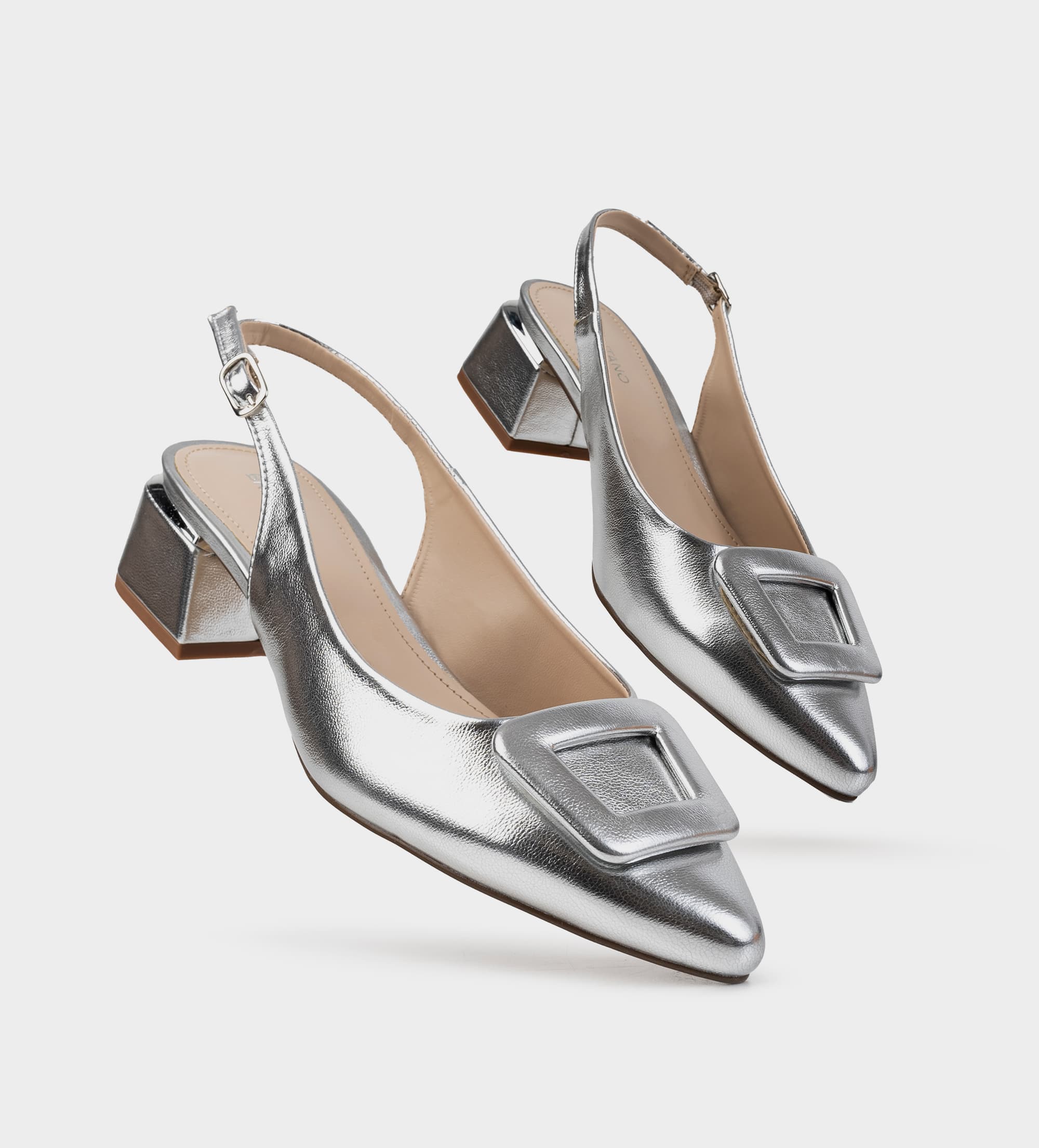 ZAPATILLA DESTALONADA HERRAJE PLATA