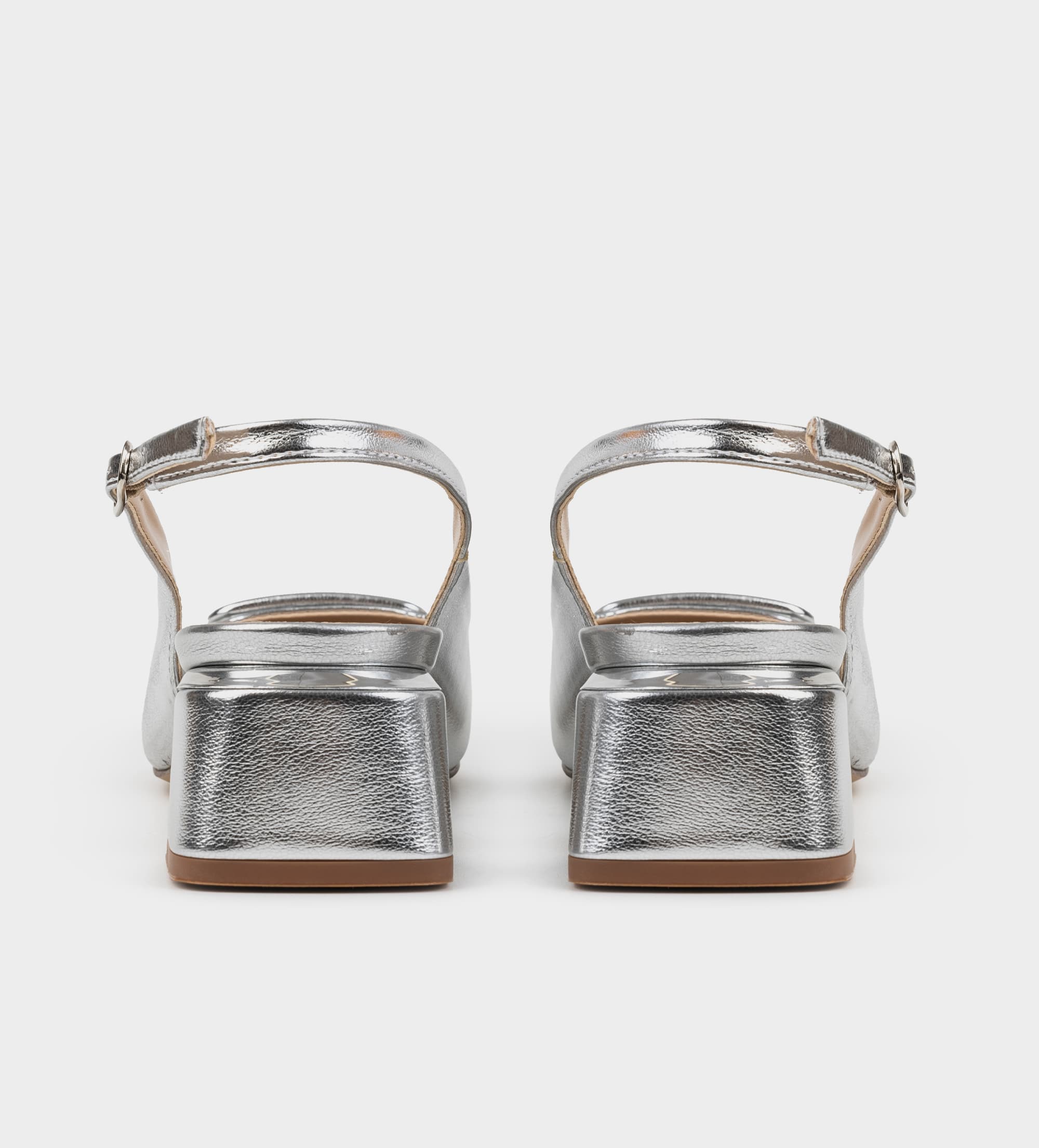 ZAPATILLA DESTALONADA HERRAJE PLATA
