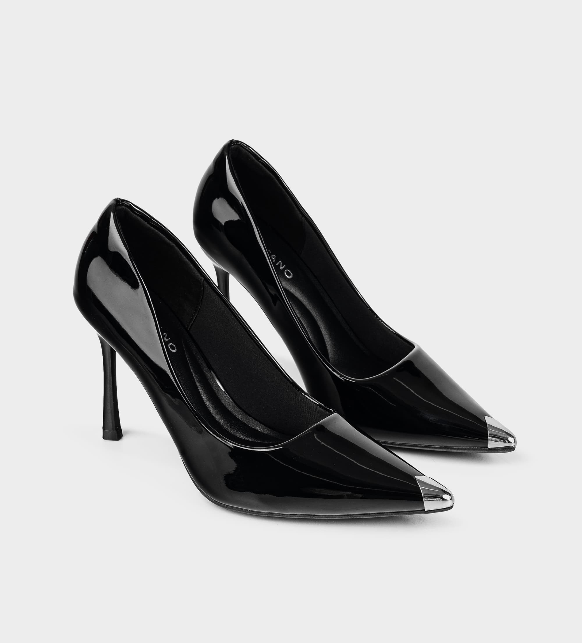 STILETTOS TACÓN CHAROL NEGRO PUNTA METÁLICA