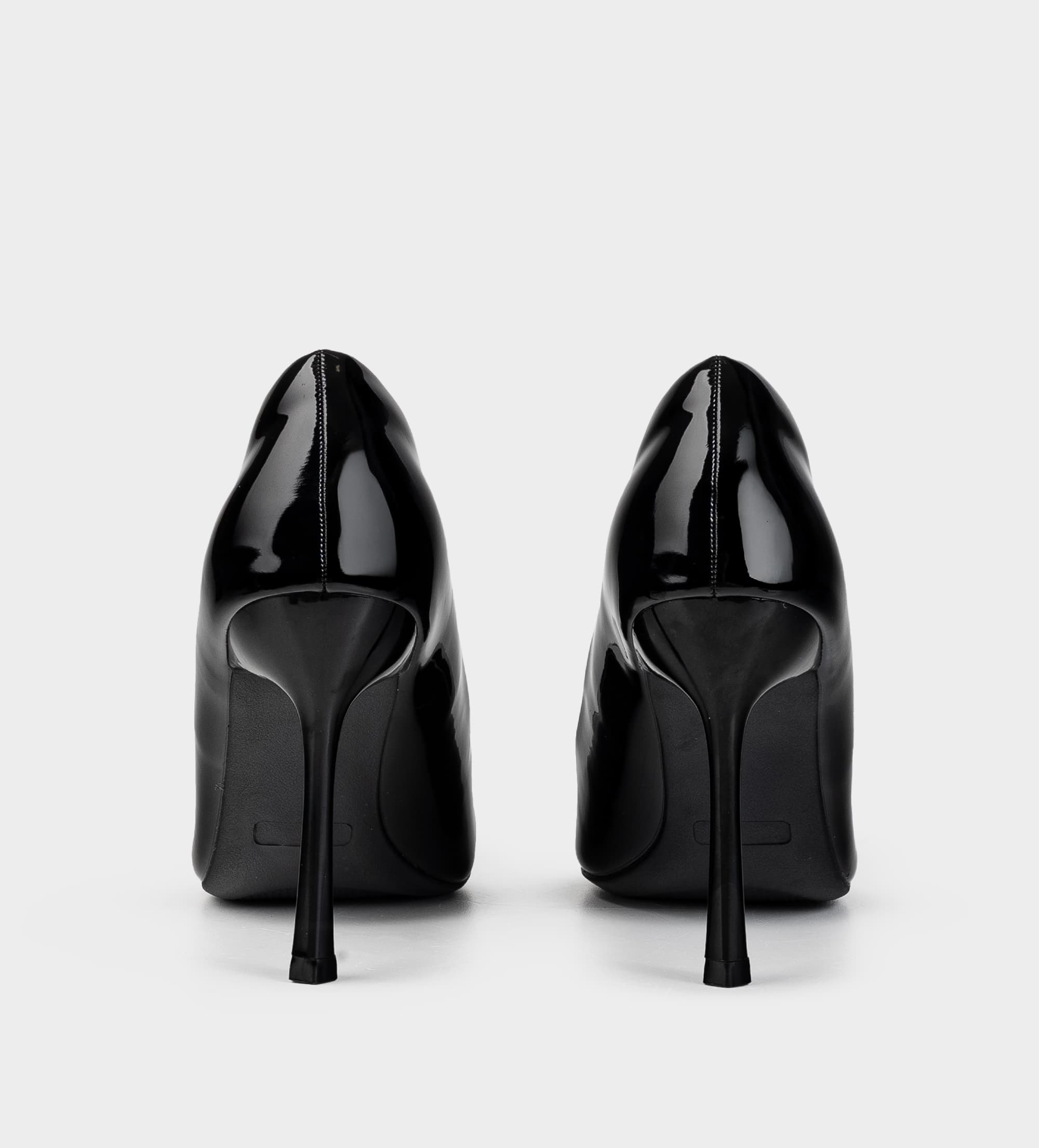 STILETTOS TACÓN CHAROL NEGRO PUNTA METÁLICA