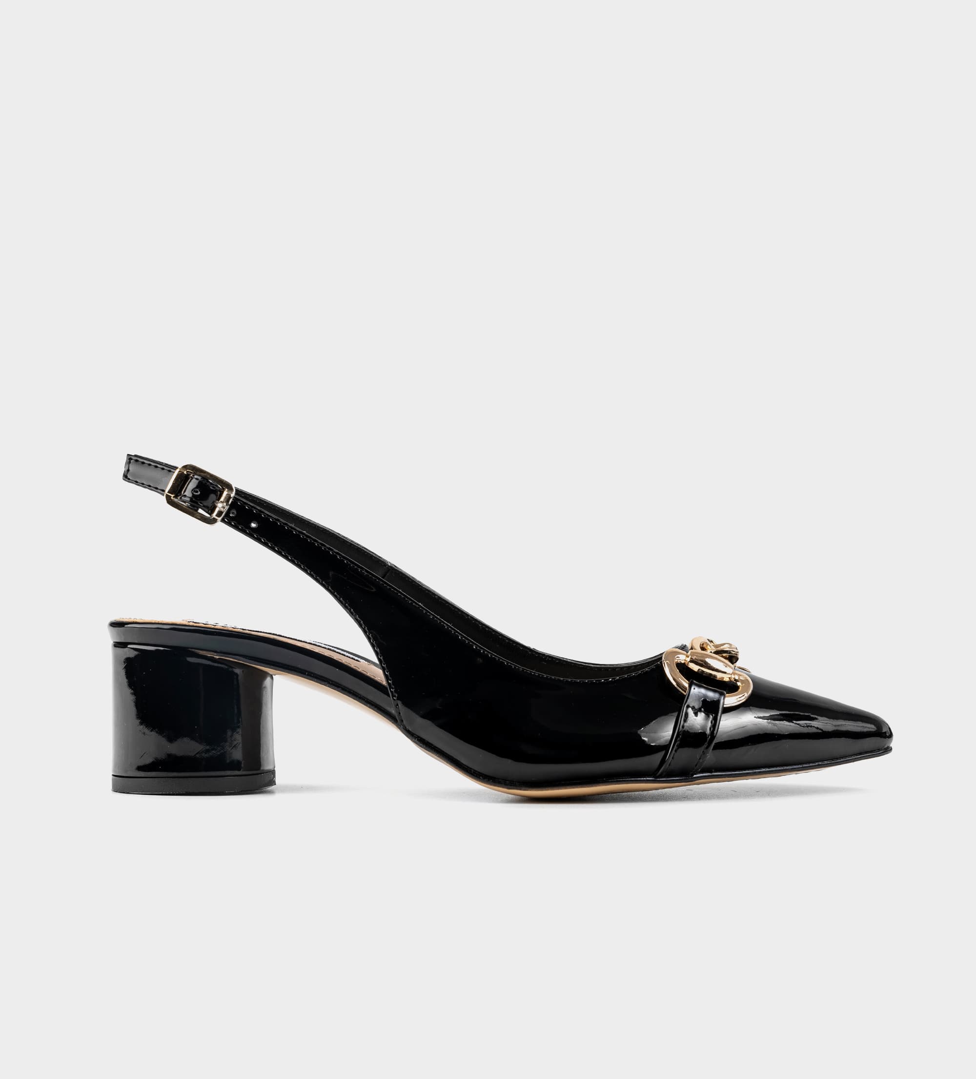 ZAPATILLA DESTALONADA HERRAJE CHAROL NEGRO