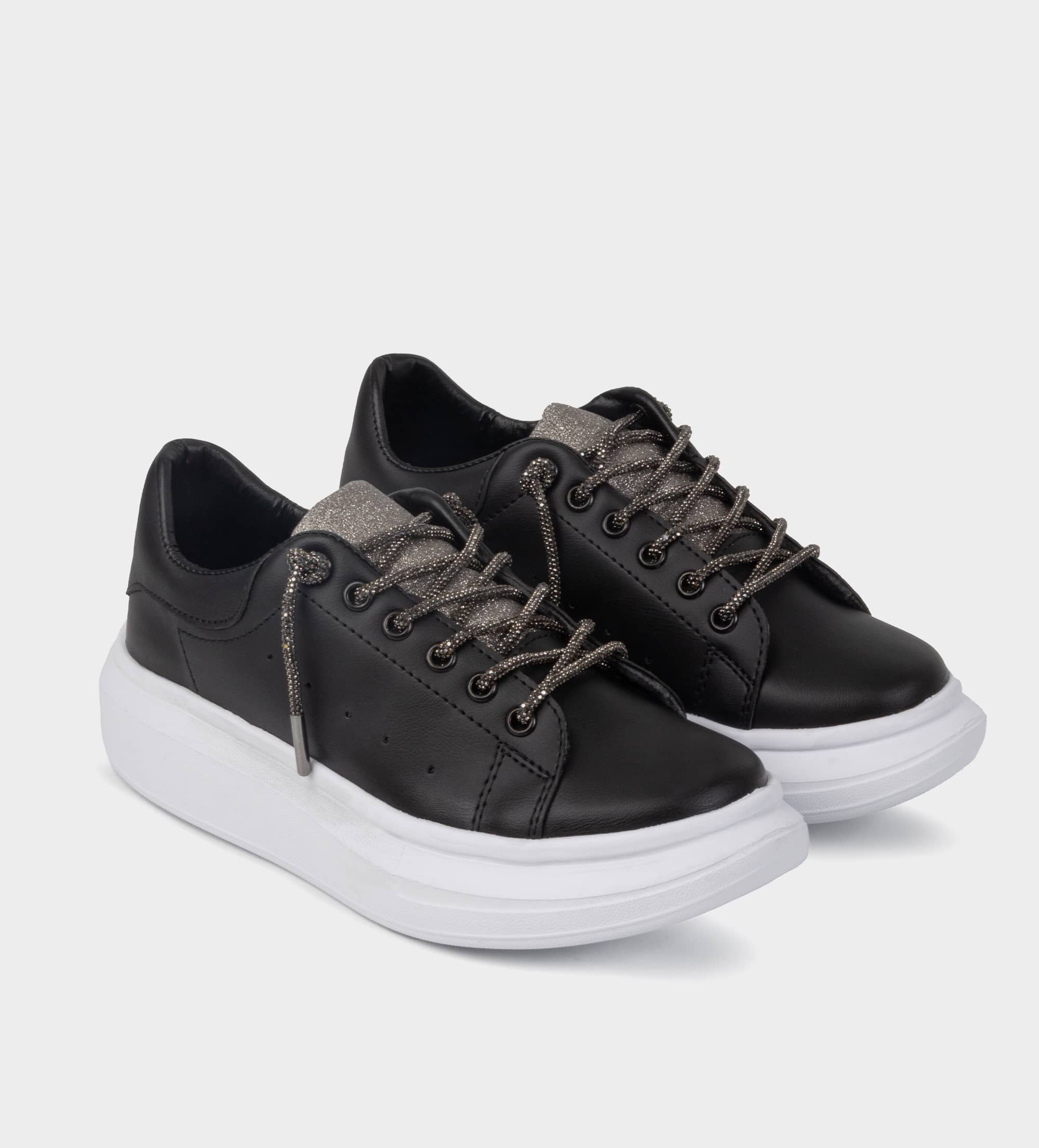 SNEAKER AGUJETA CRISTALES NEGRO