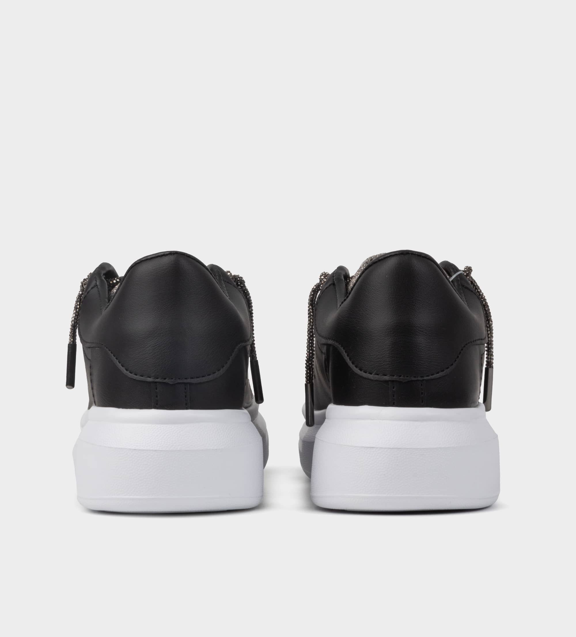 SNEAKER AGUJETA CRISTALES NEGRO