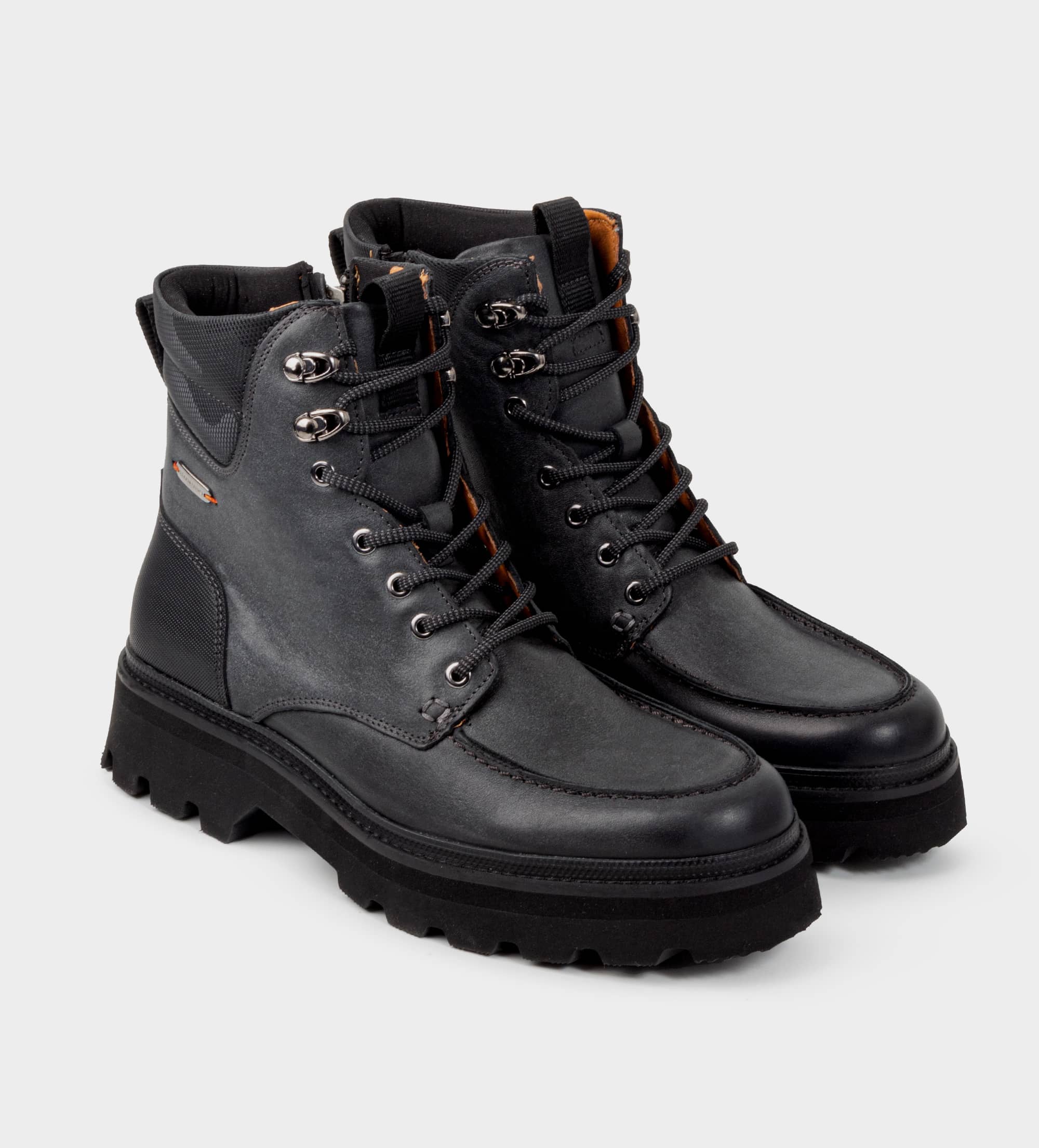 BOTA TRACK ACORDONADA PIEL NEGRO