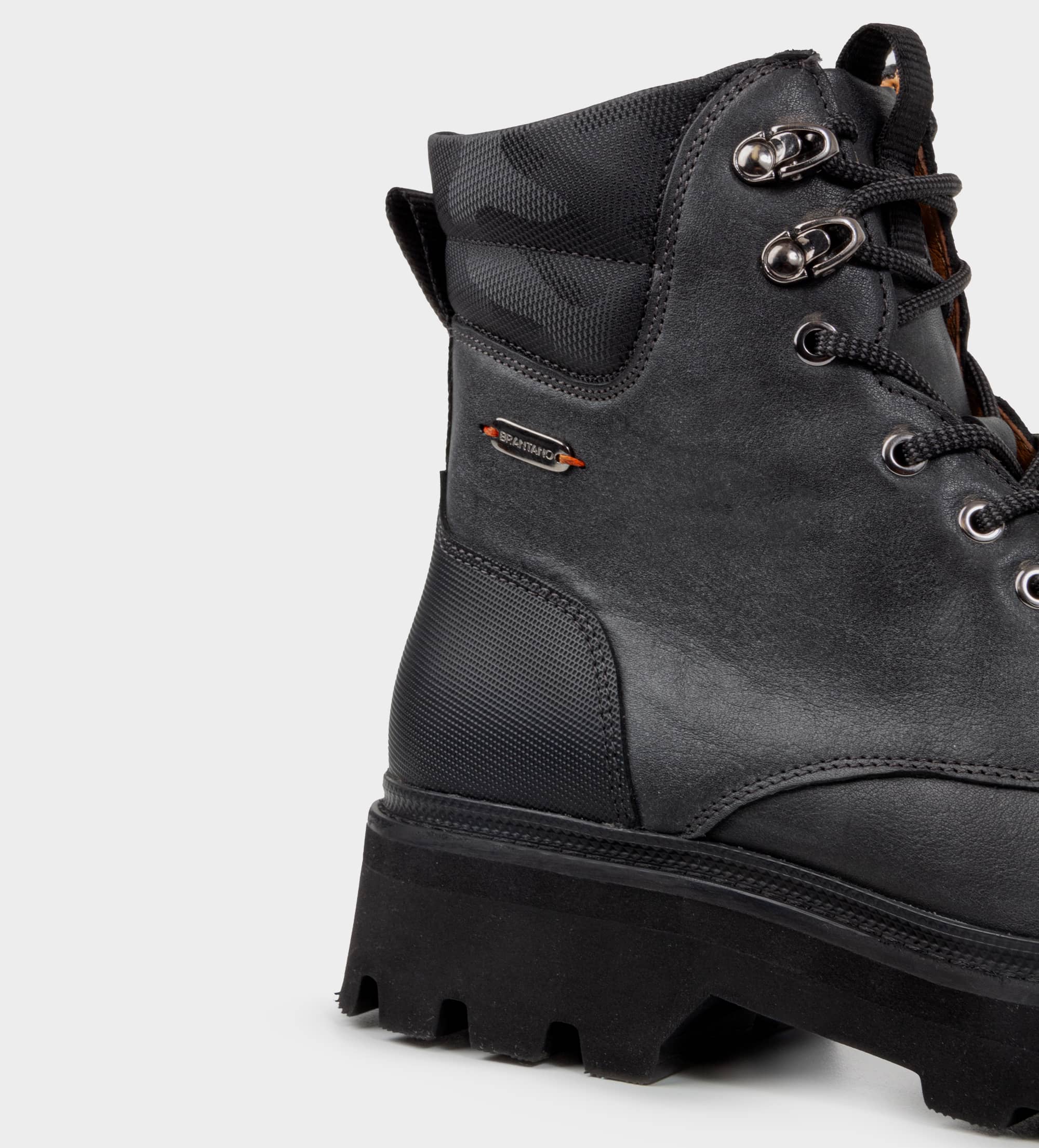 BOTA TRACK ACORDONADA PIEL NEGRO