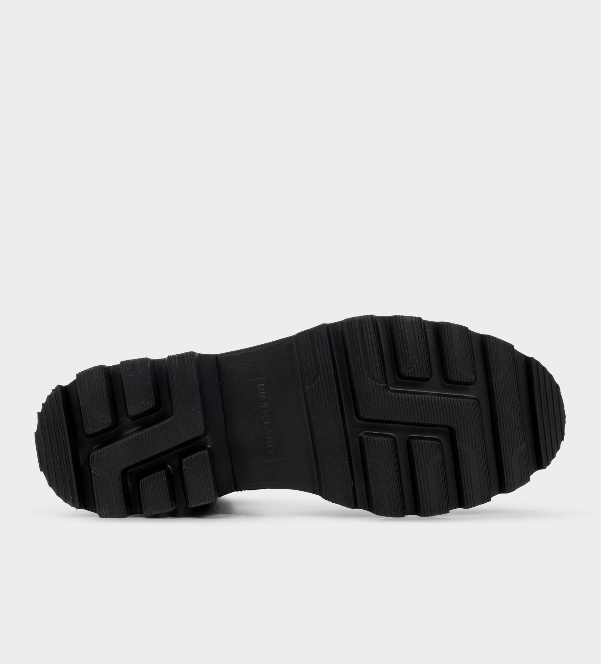 BOTA TRACK ACORDONADA PIEL NEGRO