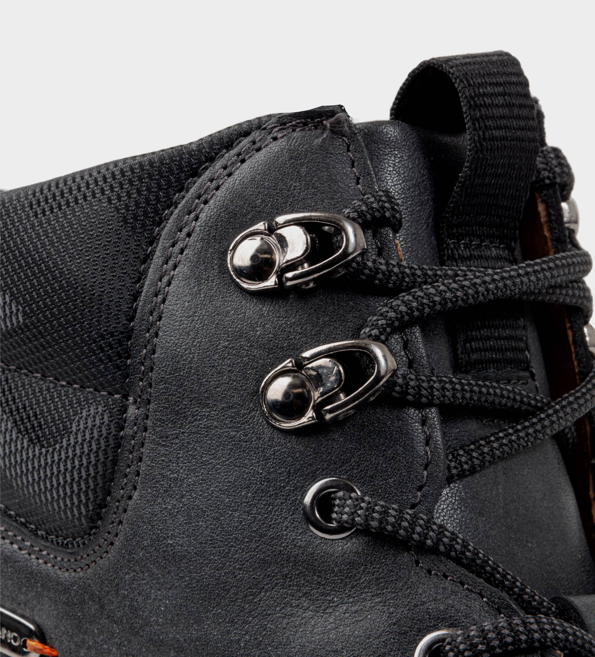 BOTA TRACK ACORDONADA PIEL NEGRO