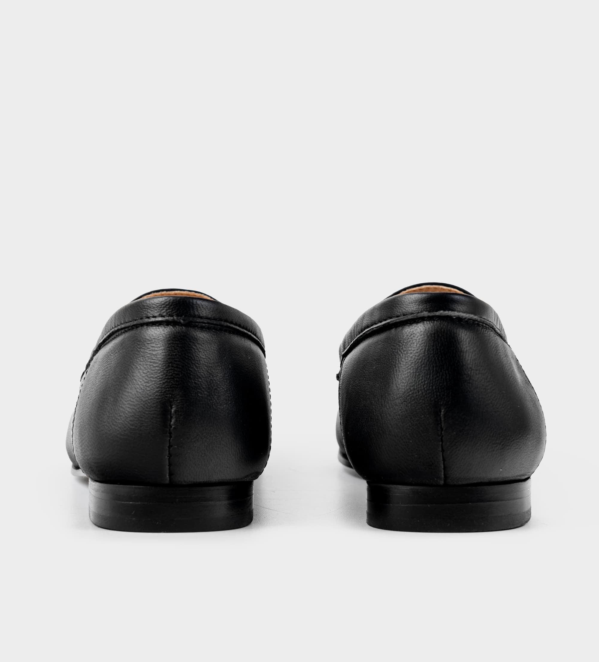 MOCASÍN HERRAJE PIEL NEGRO