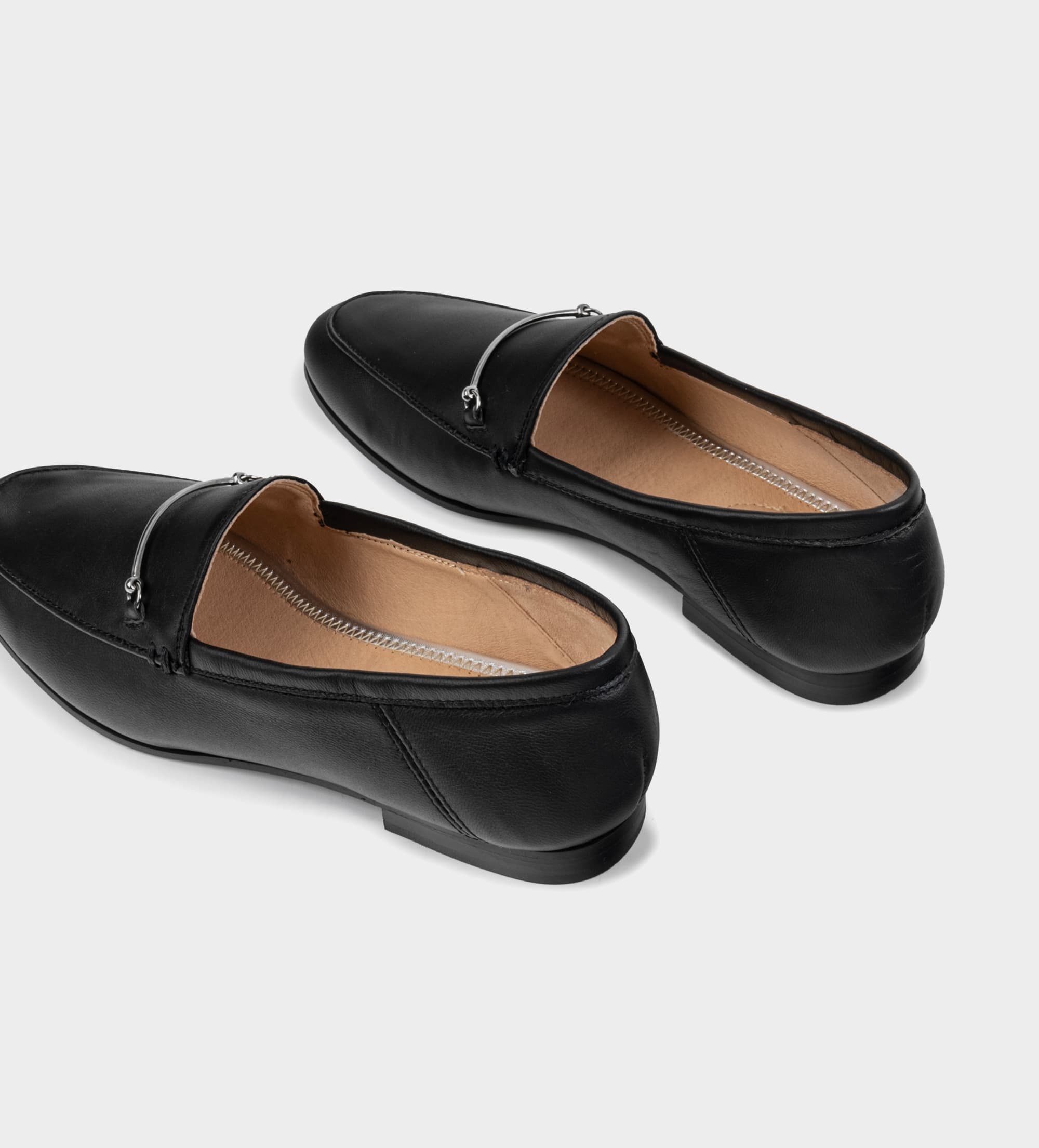 MOCASÍN HERRAJE PIEL NEGRO