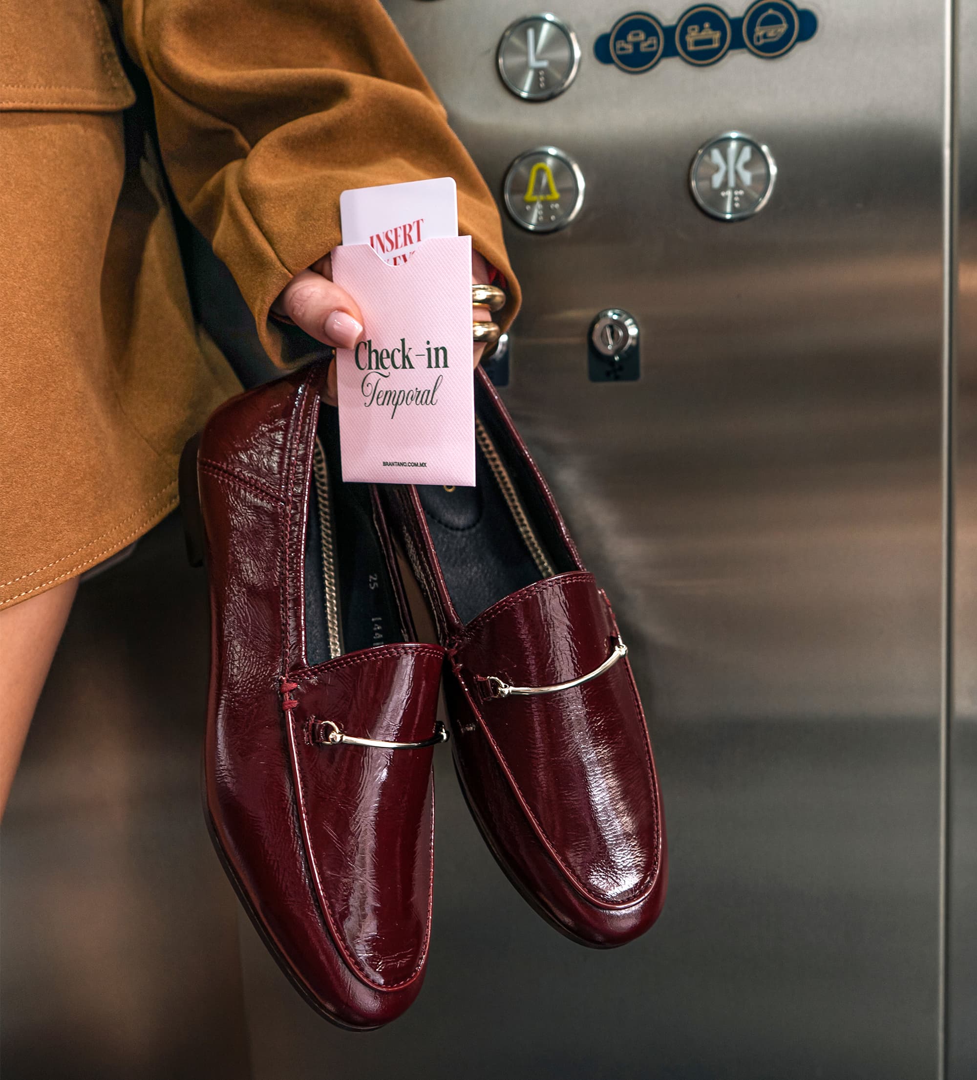 MOCASÍN HERRAJE CHAROL PIEL VINO – - Main Image