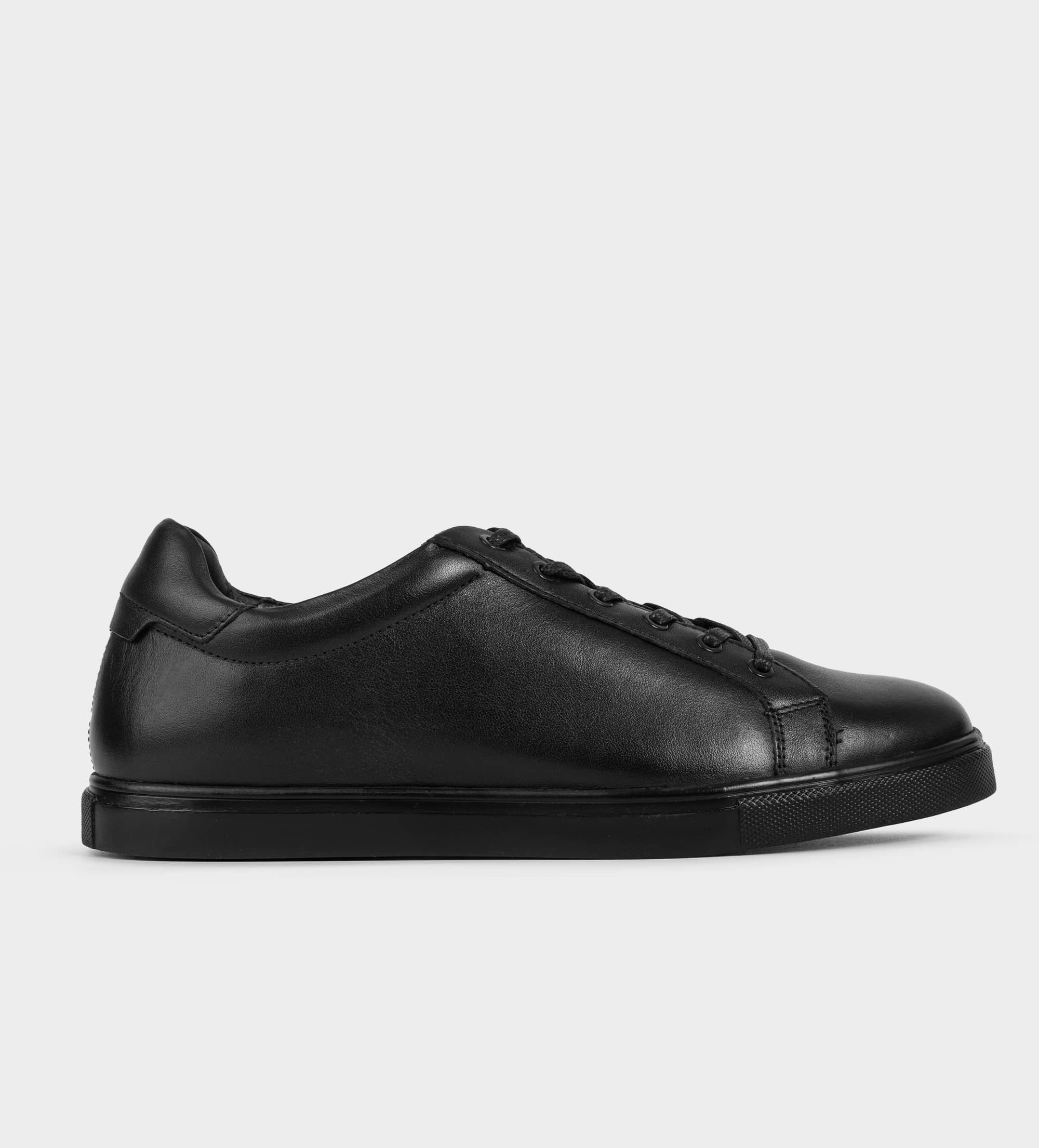 SNEAKER PIEL NEGRO