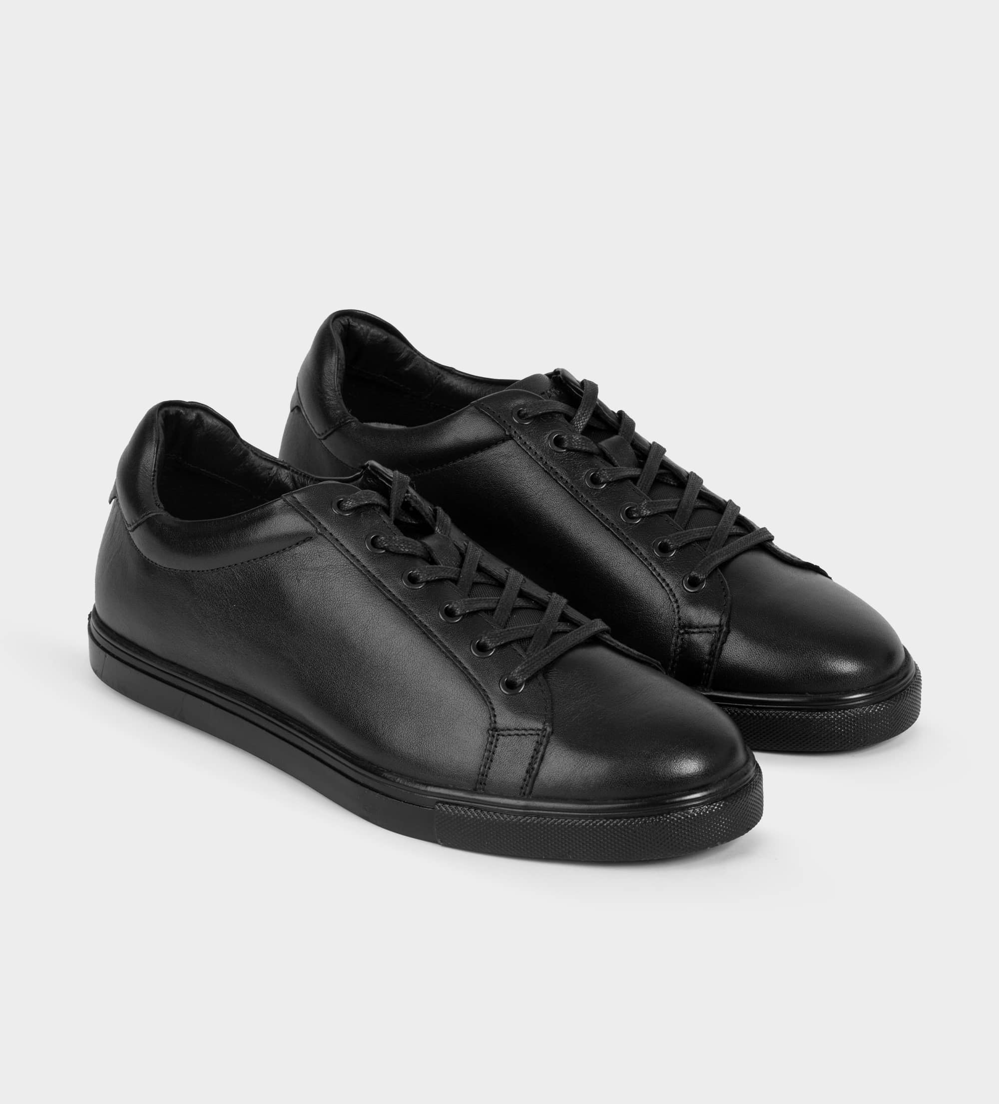 SNEAKER PIEL NEGRO