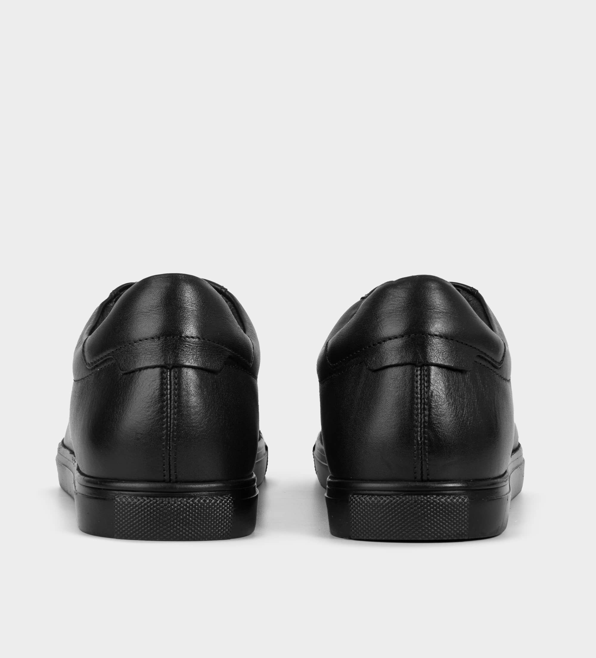 SNEAKER PIEL NEGRO