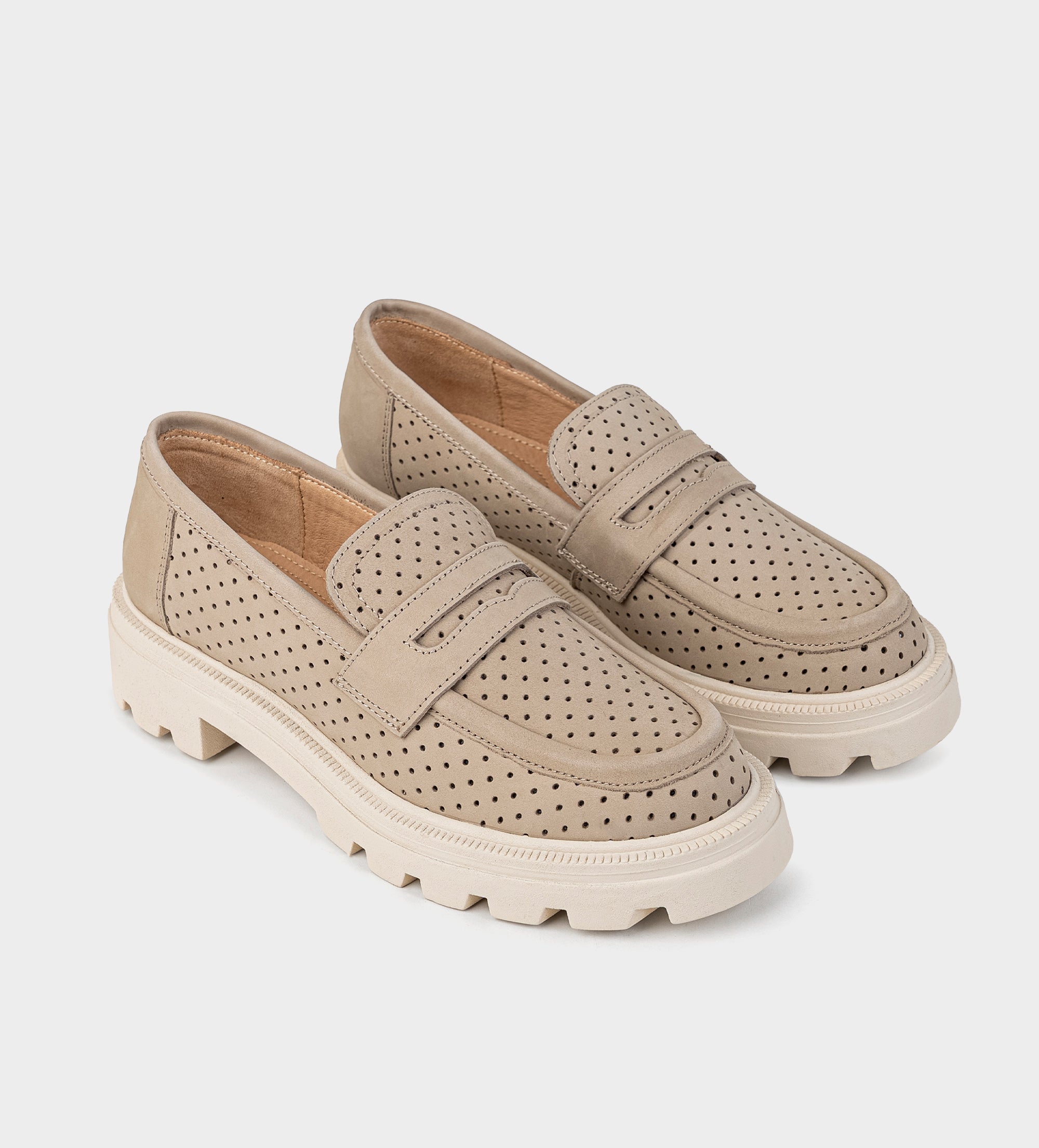 MOCASÍN TRACK PERFORACIONES PIEL BEIGE