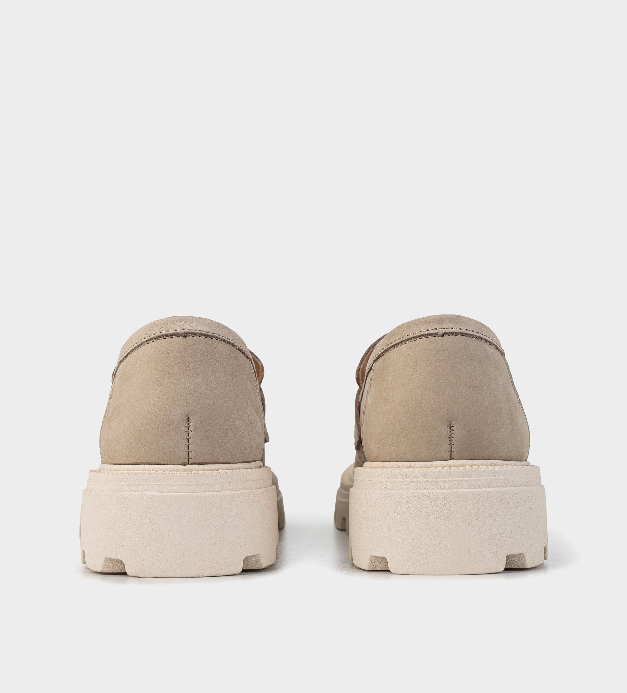 MOCASÍN TRACK PERFORACIONES PIEL BEIGE