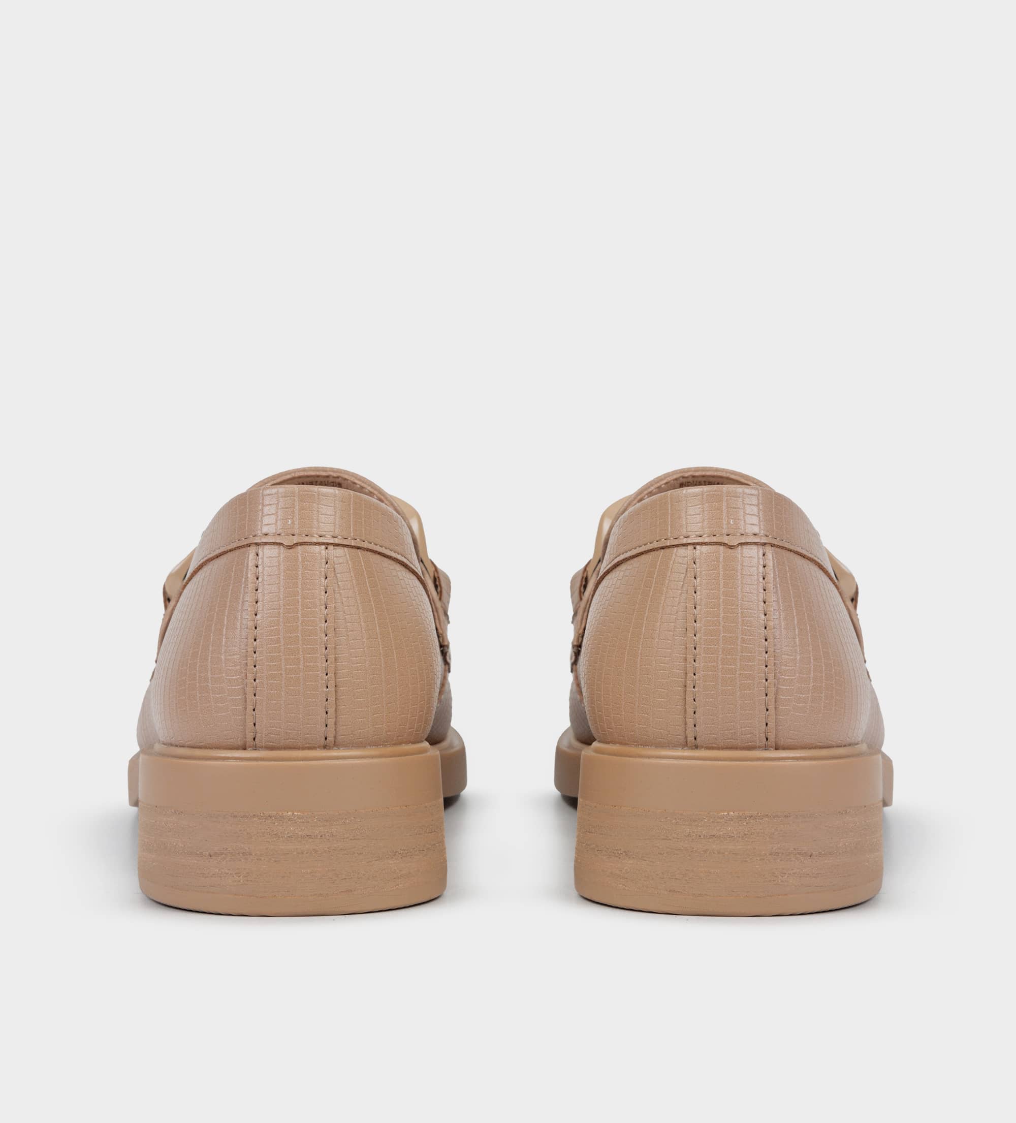 MOCASÍN HERRAJE GRABADO BEIGE