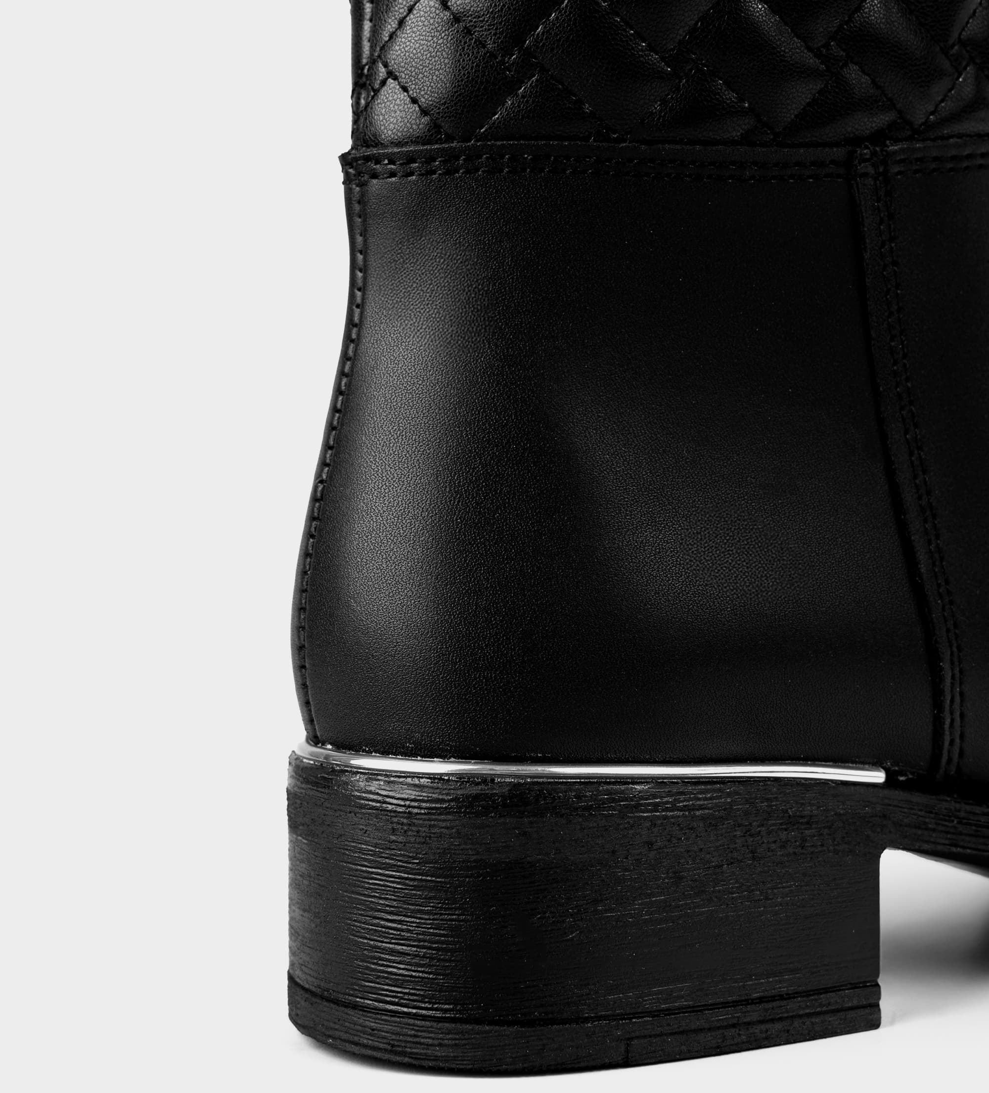 BOTA ALTA NEGRO CON ESTOPEROLES