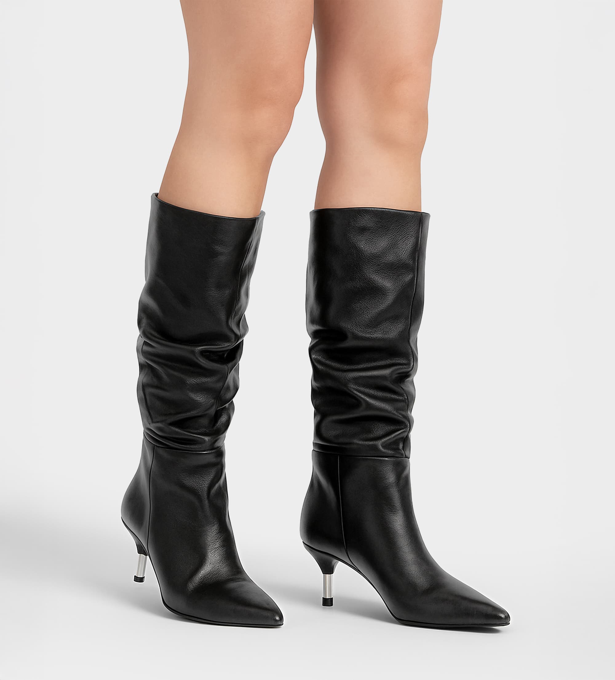 BOTA ALTA TACÓN BAJO SLOUCHY PIEL NEGRO