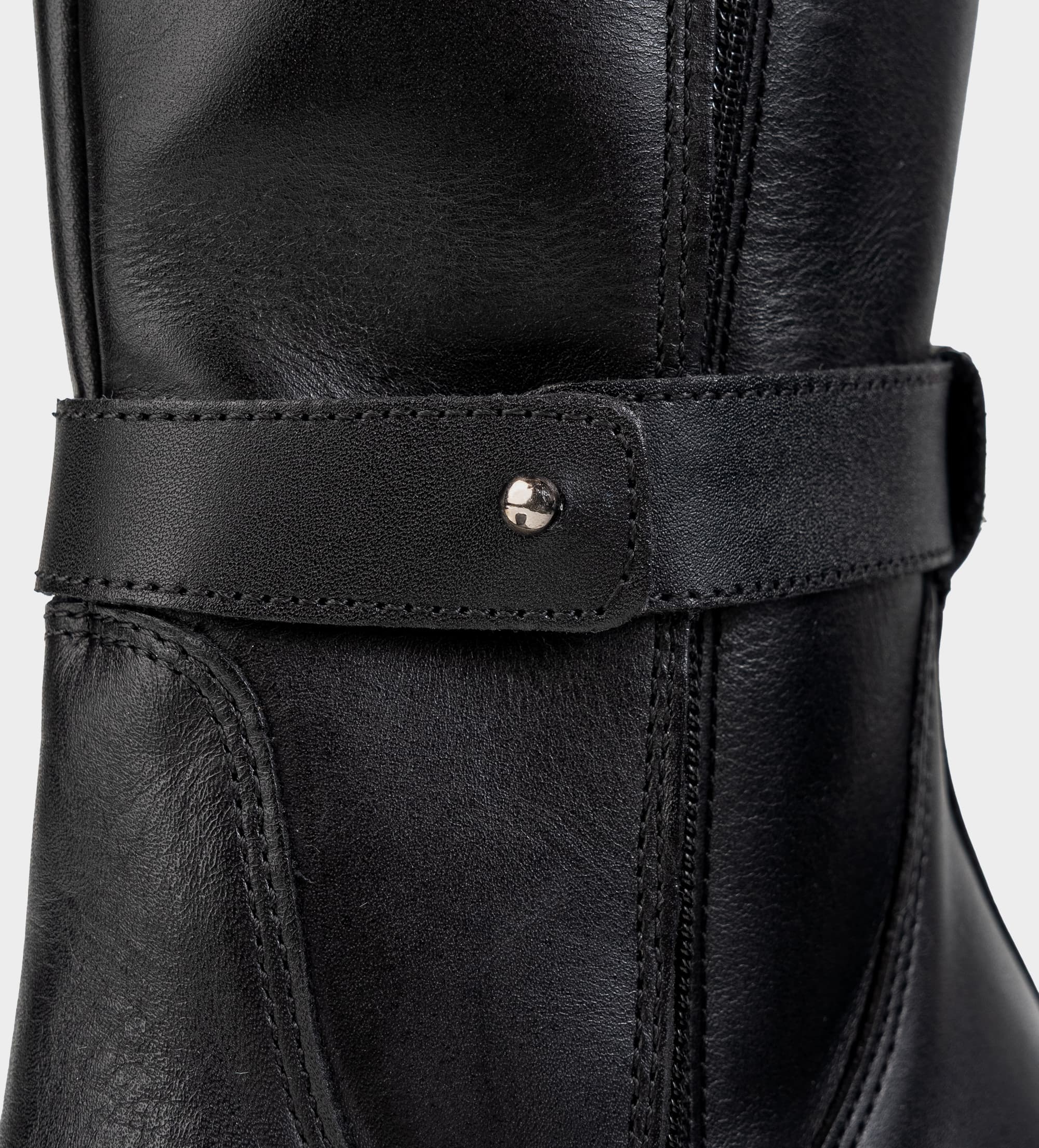 BOTA ALTA TRACK PIEL NEGRO CON HEBILLA