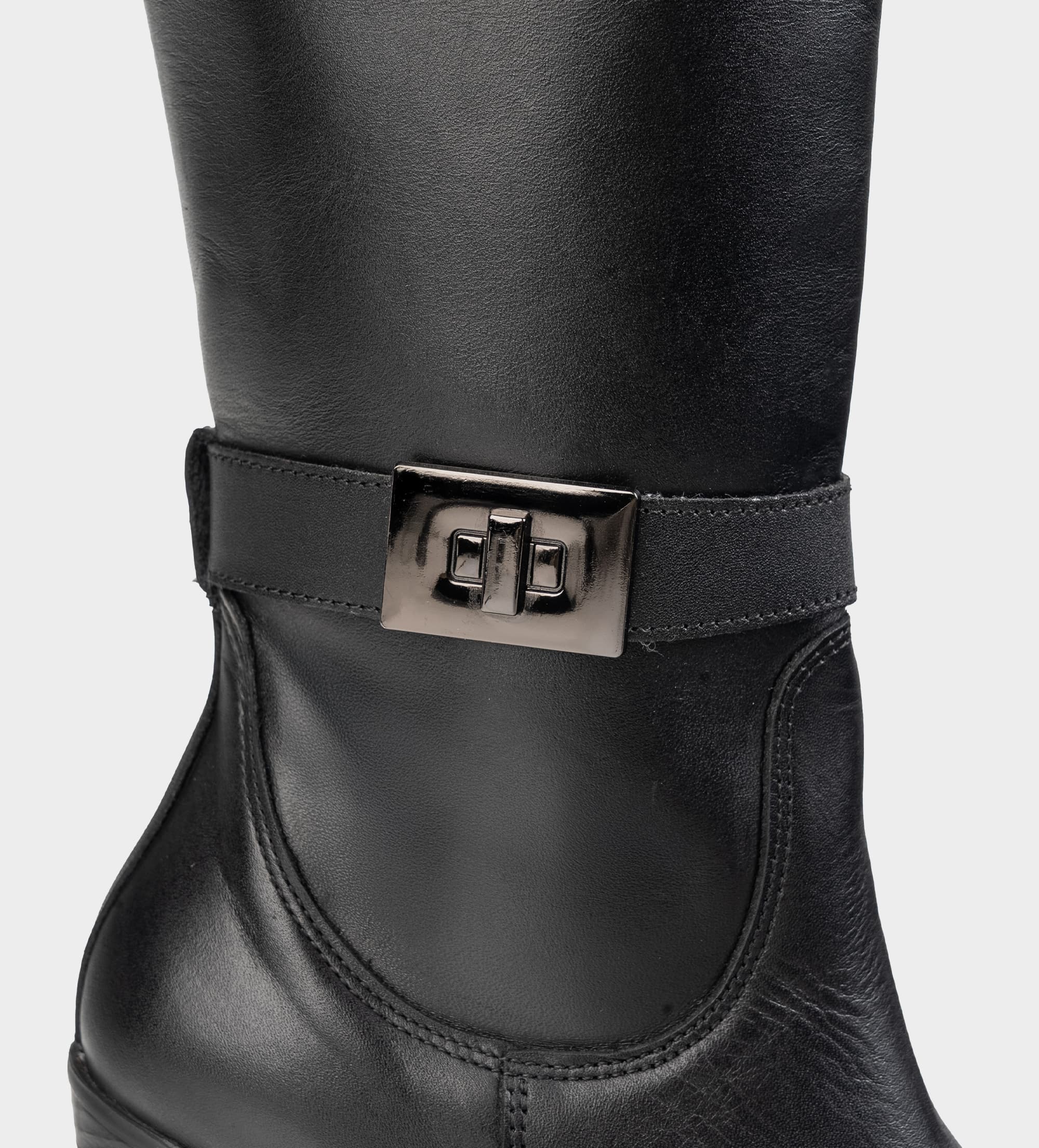 BOTA ALTA TRACK PIEL NEGRO CON HEBILLA