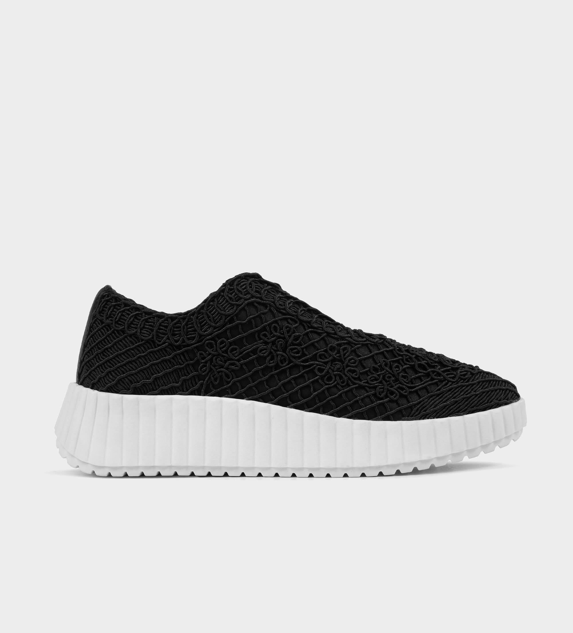 SNEAKERS PLATAFORMA TEXTURA BORDADA NEGRO