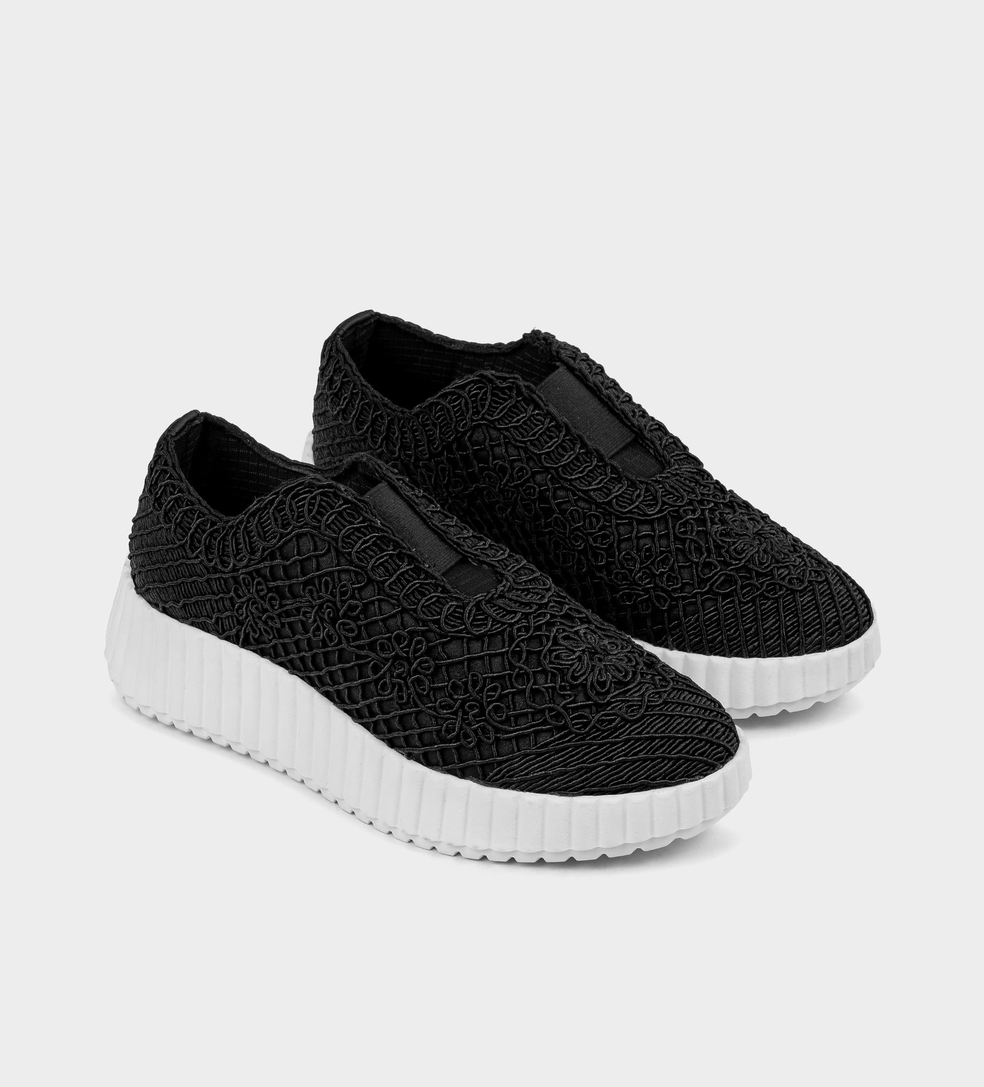 SNEAKERS PLATAFORMA TEXTURA BORDADA NEGRO