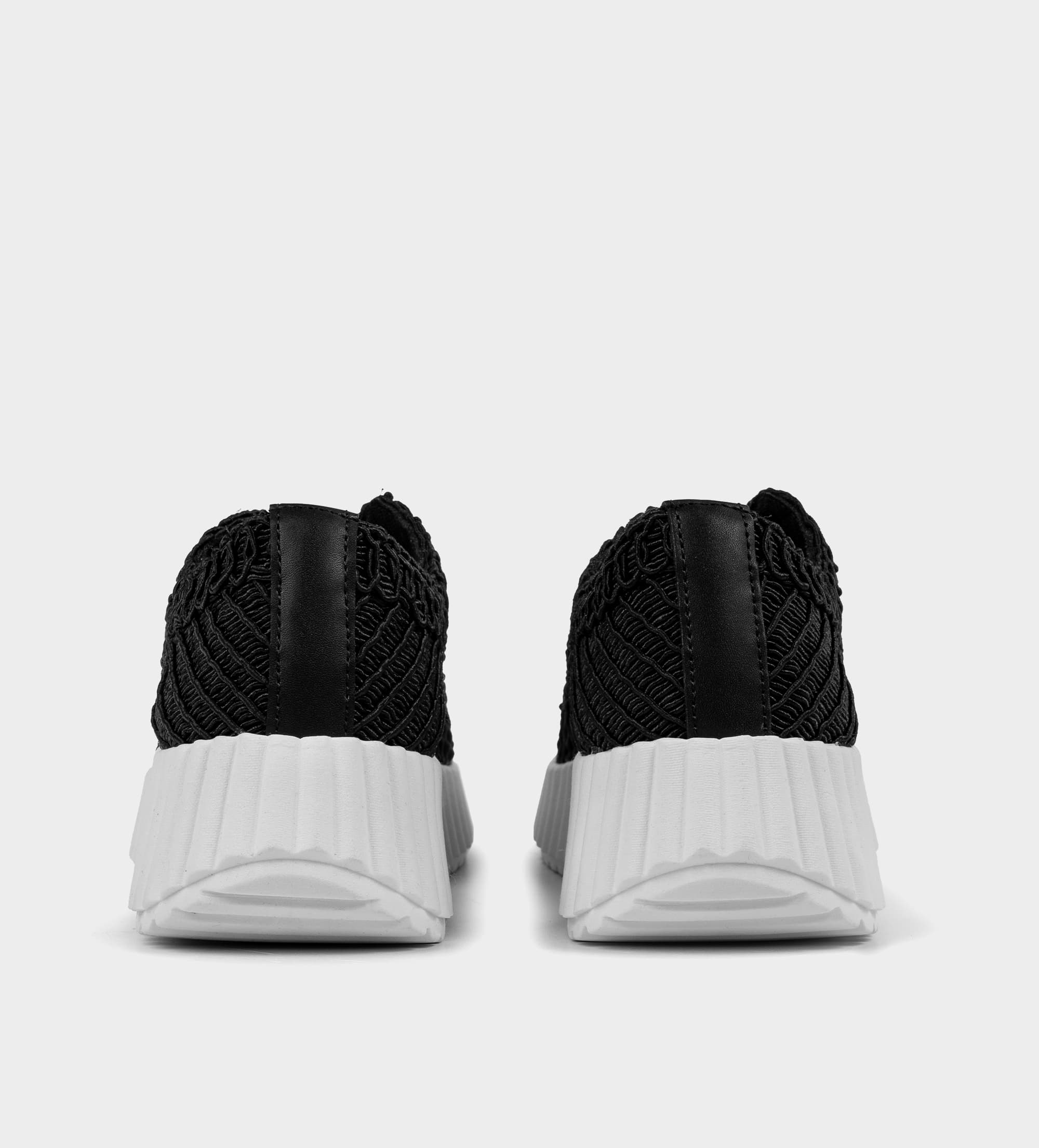SNEAKERS PLATAFORMA TEXTURA BORDADA NEGRO