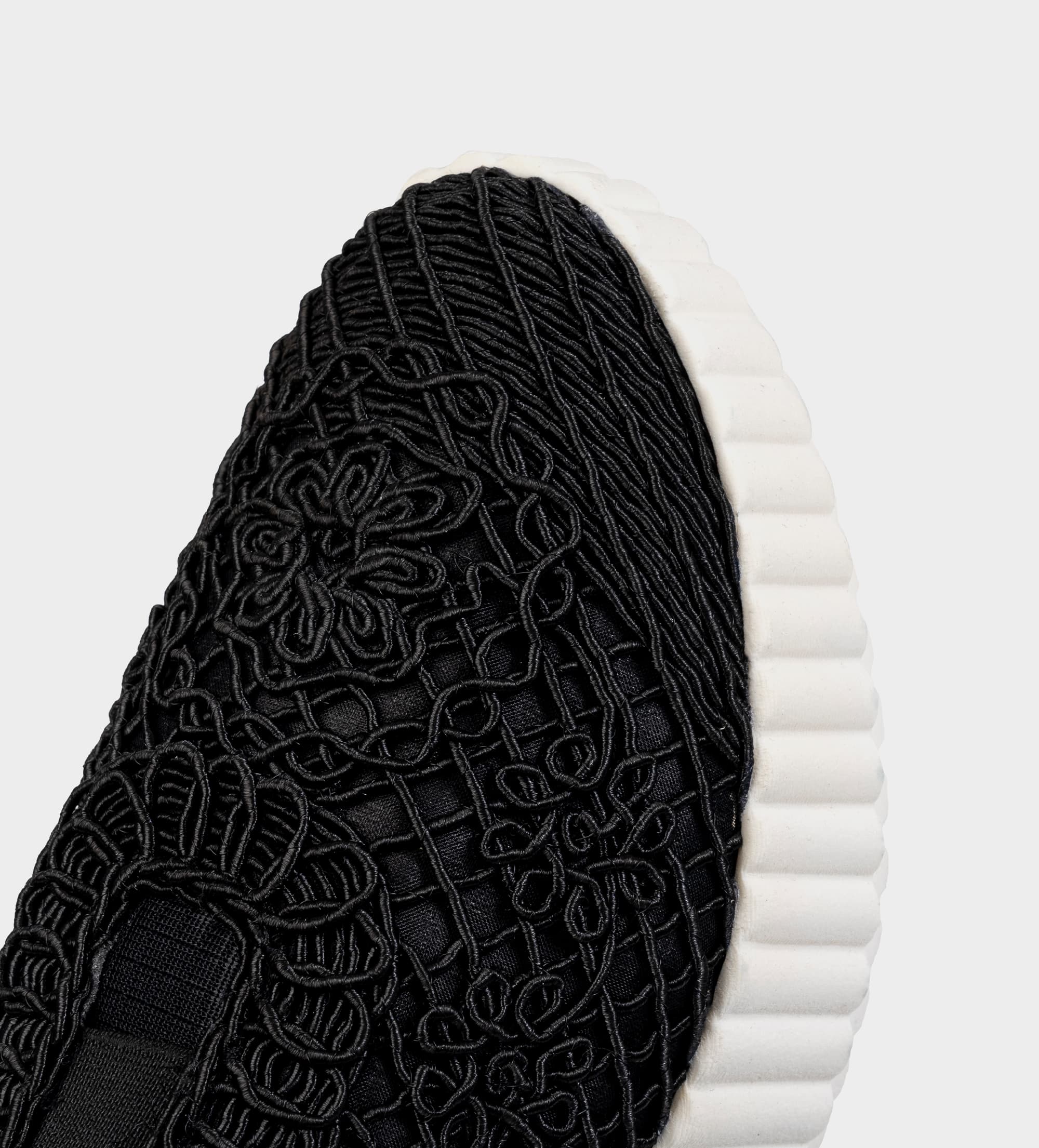 SNEAKERS PLATAFORMA TEXTURA BORDADA NEGRO