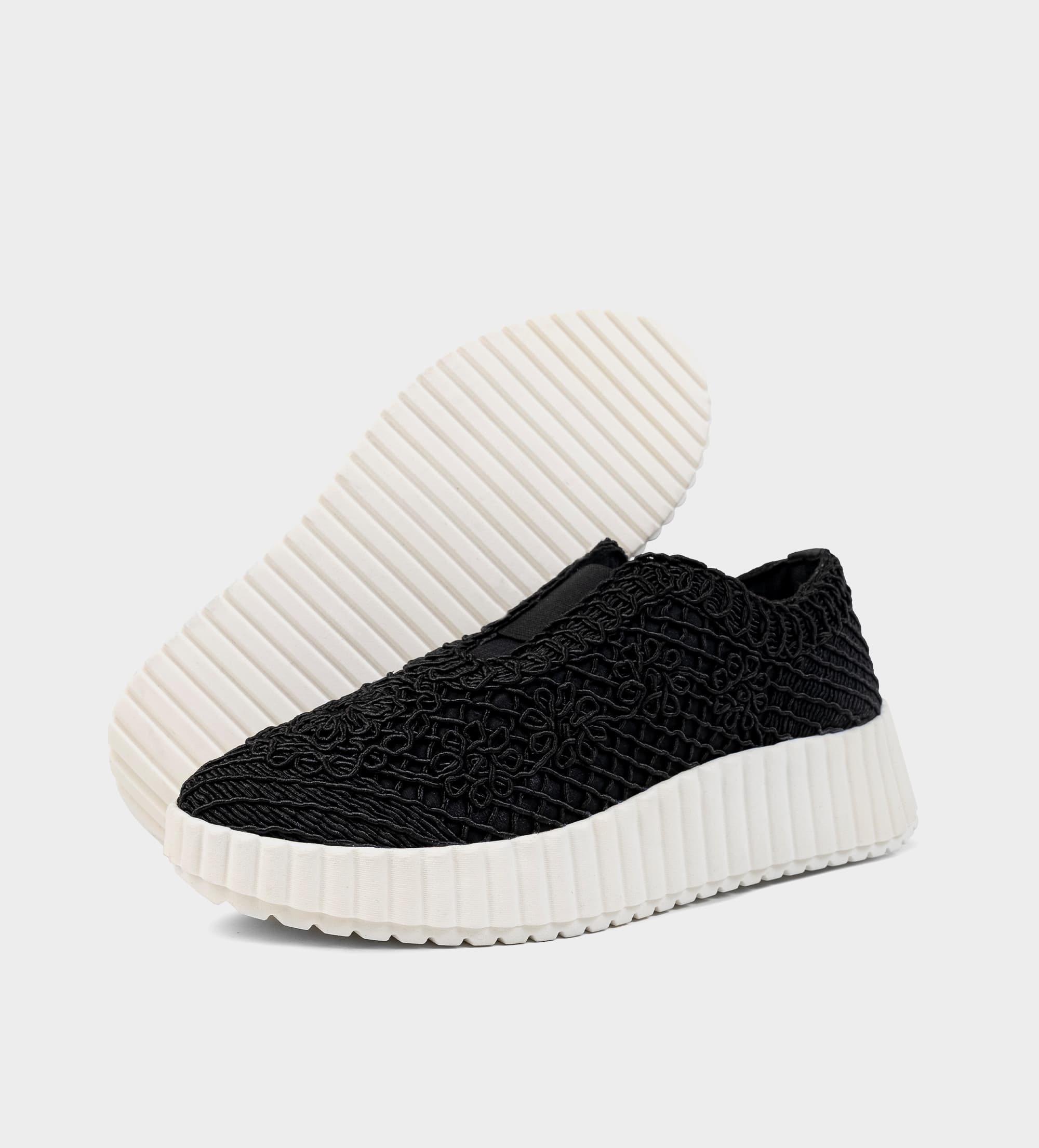 SNEAKERS PLATAFORMA TEXTURA BORDADA NEGRO