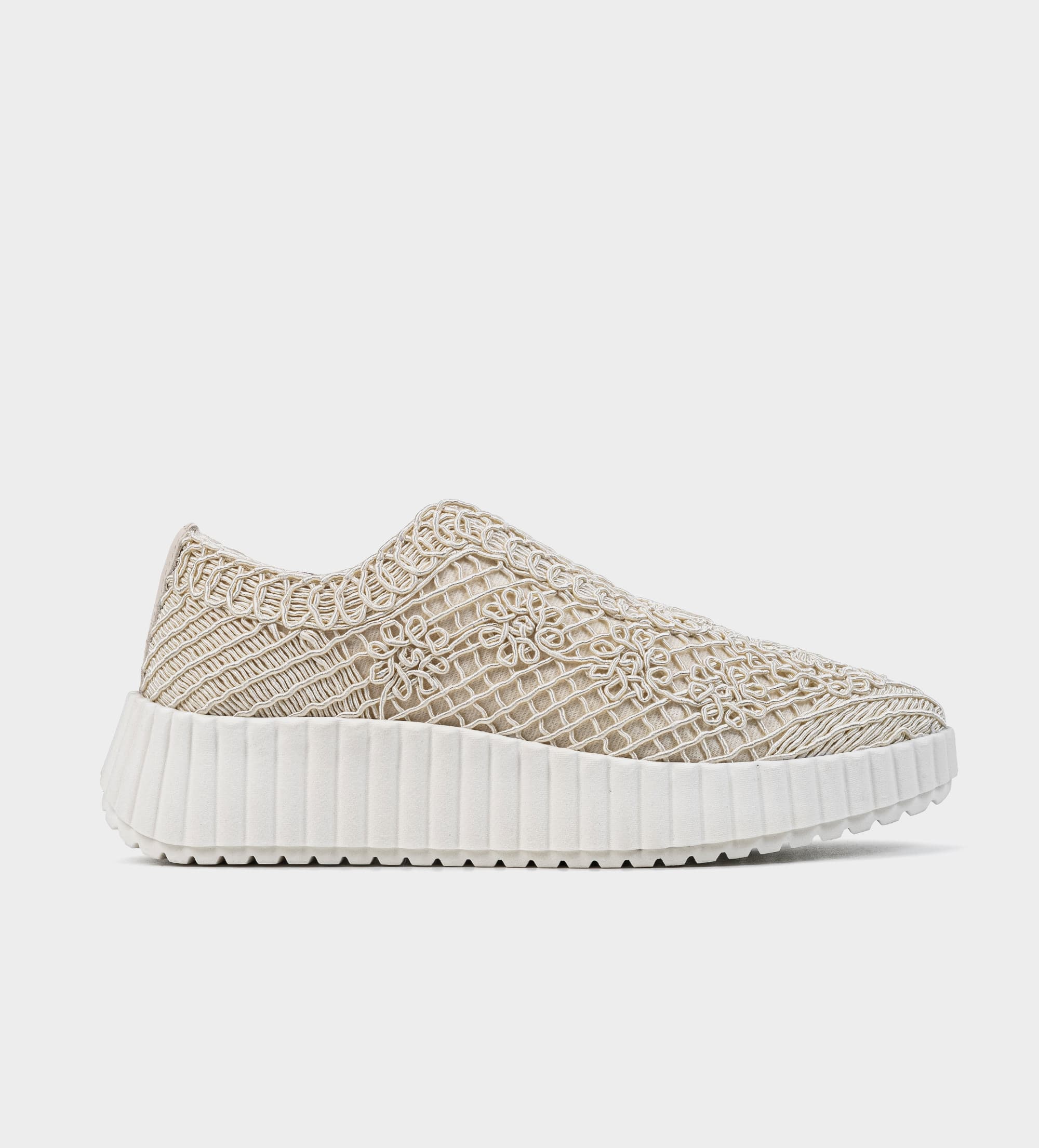 SNEAKERS PLATAFORMA TEXTURA BORDADA BEIGE