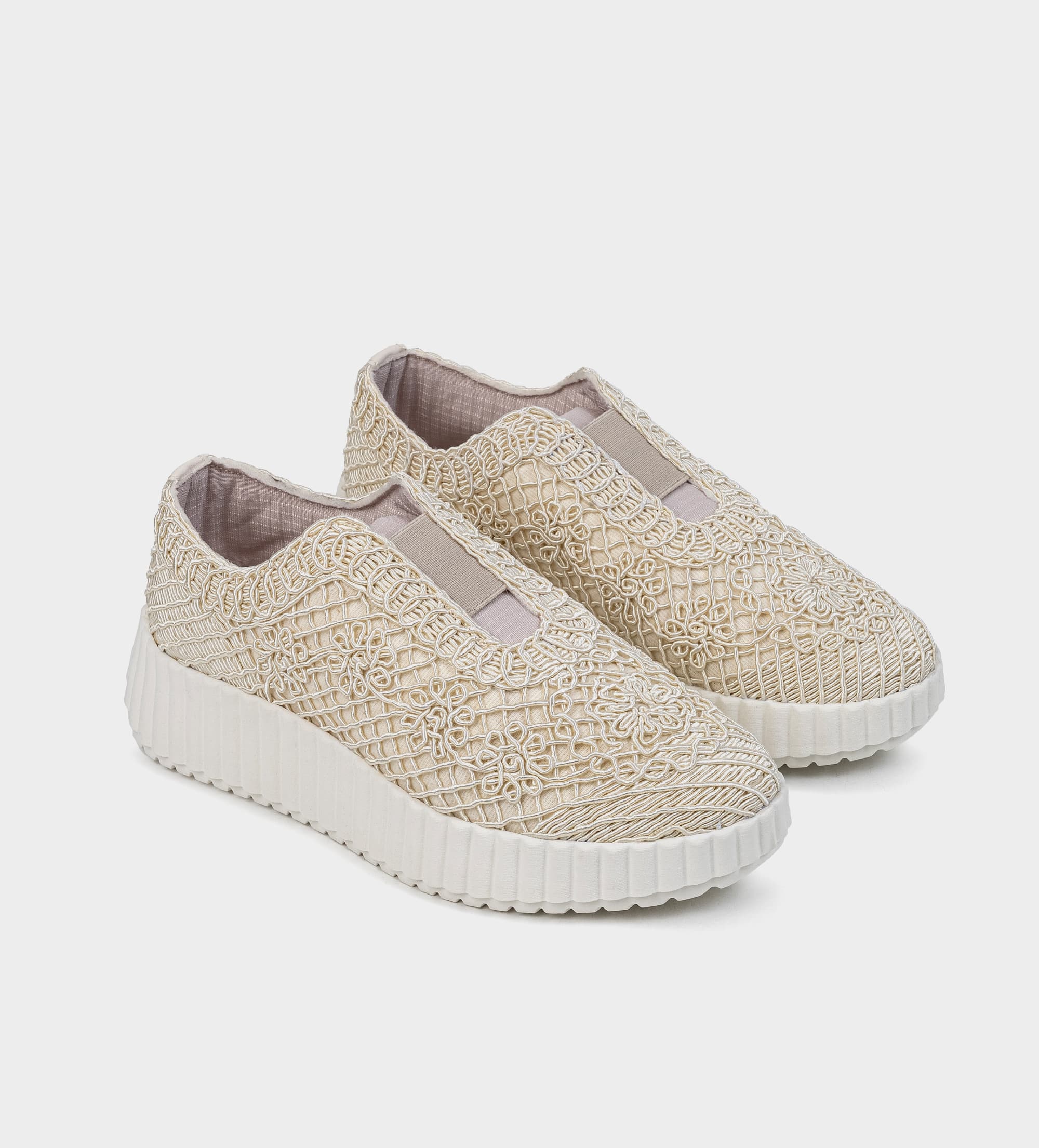 SNEAKERS PLATAFORMA TEXTURA BORDADA BEIGE