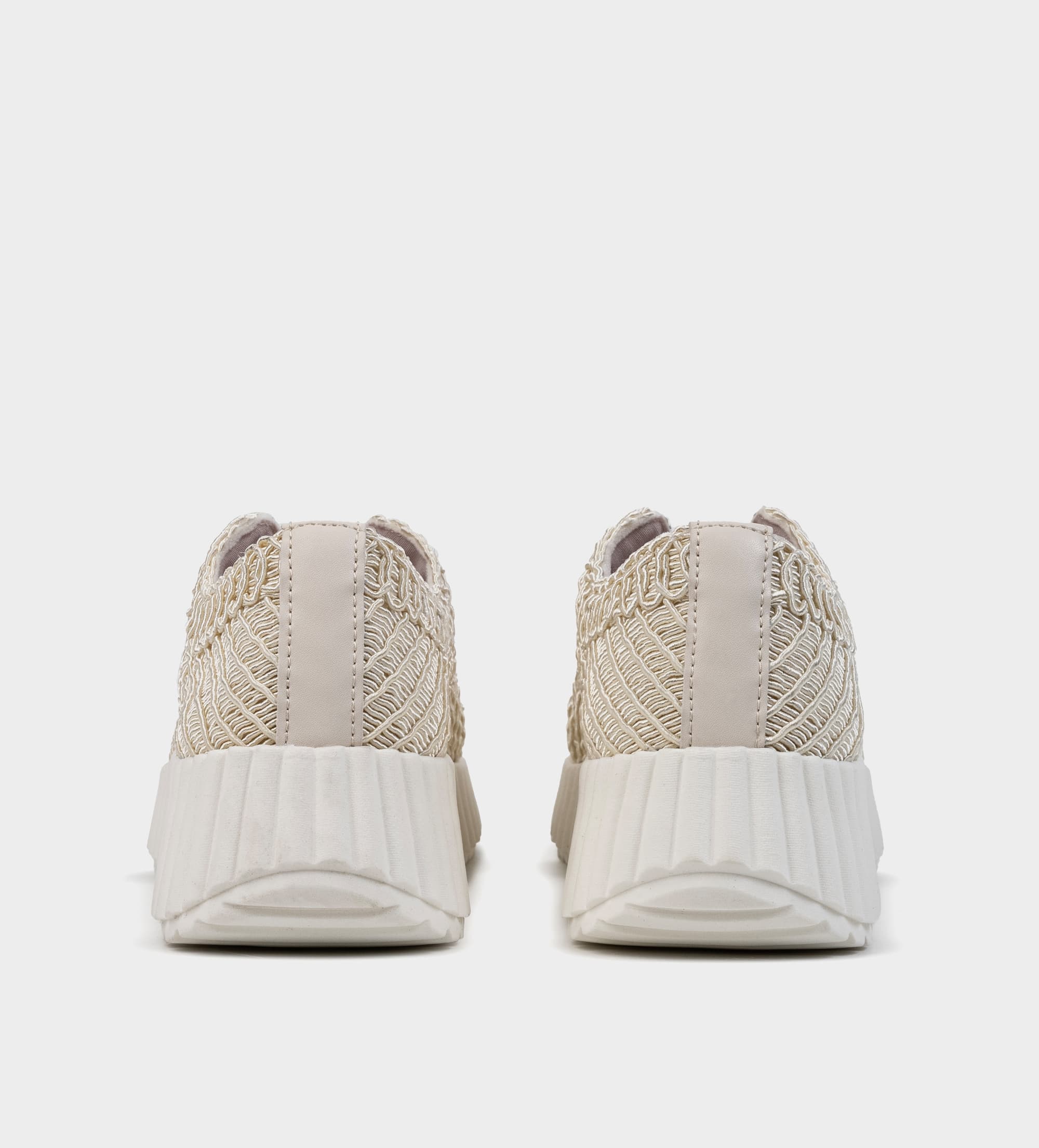 SNEAKERS PLATAFORMA TEXTURA BORDADA BEIGE