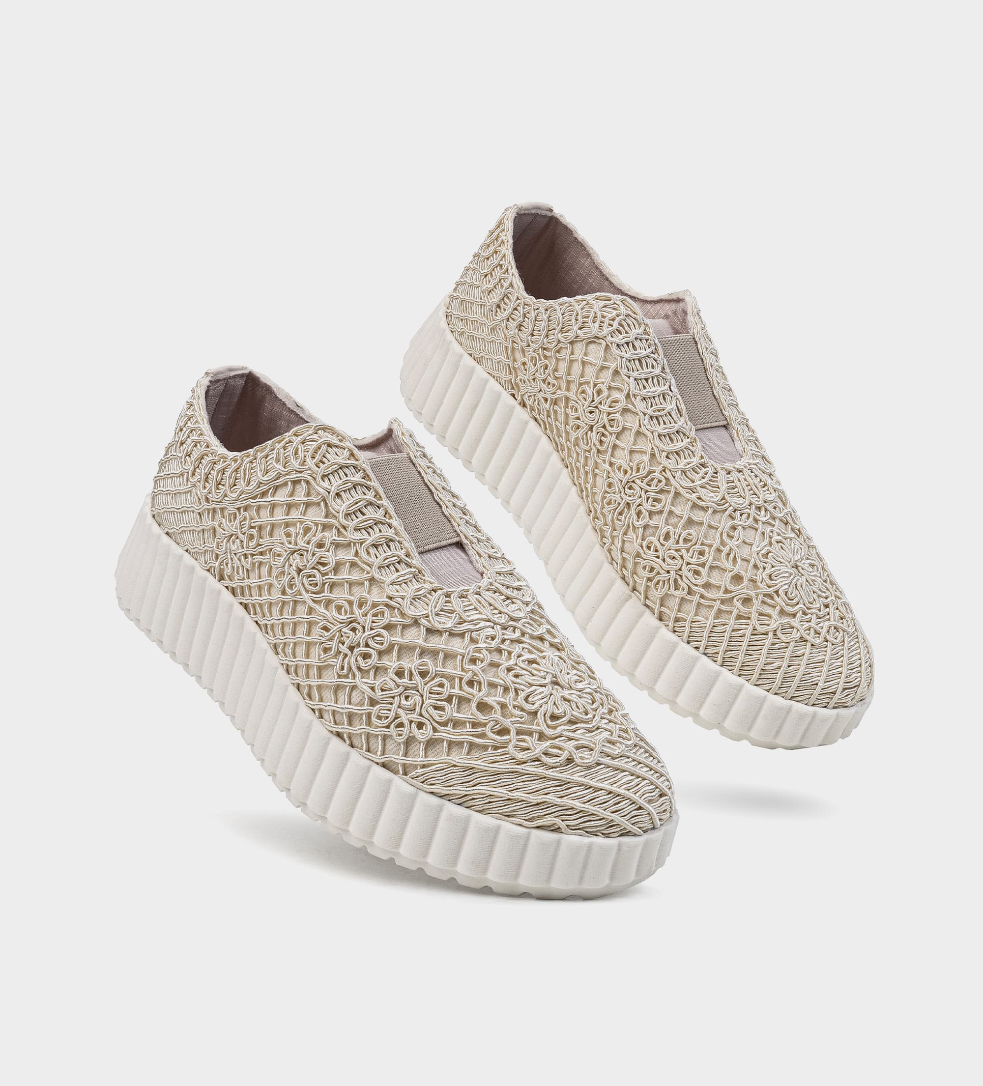 SNEAKERS PLATAFORMA TEXTURA BORDADA BEIGE