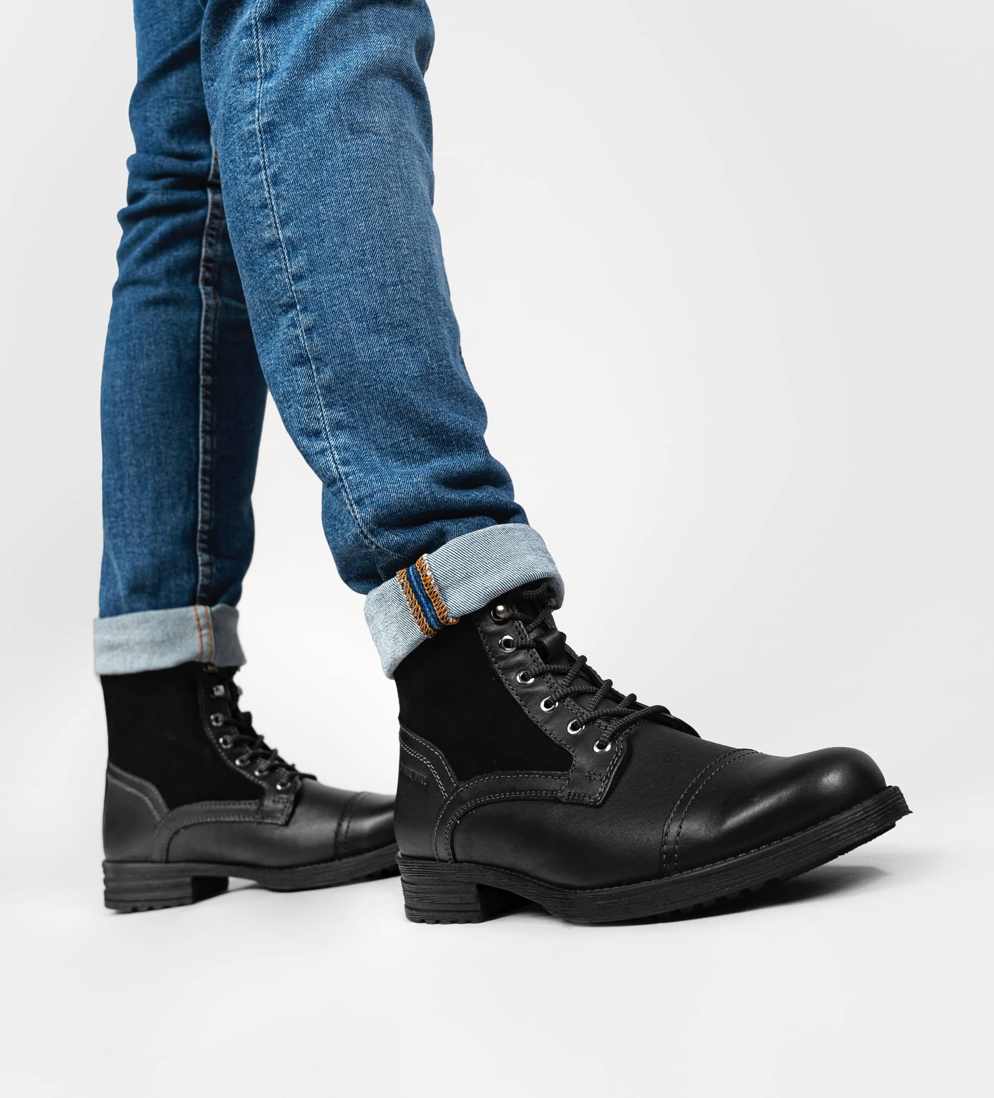 BOTA CASUAL PIEL GAMUZA NEGRO