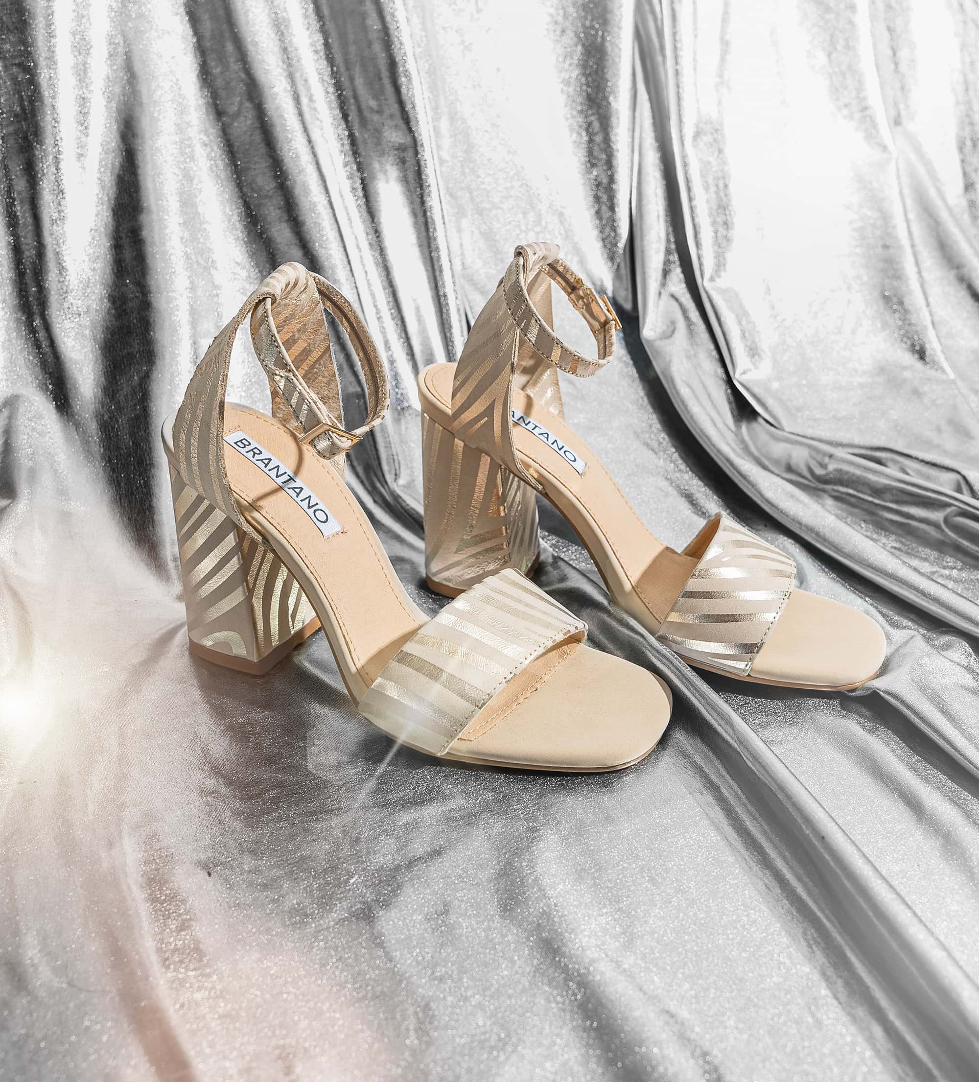 SANDALIA TACÓN PIEL BEIGE / NÍQUEL