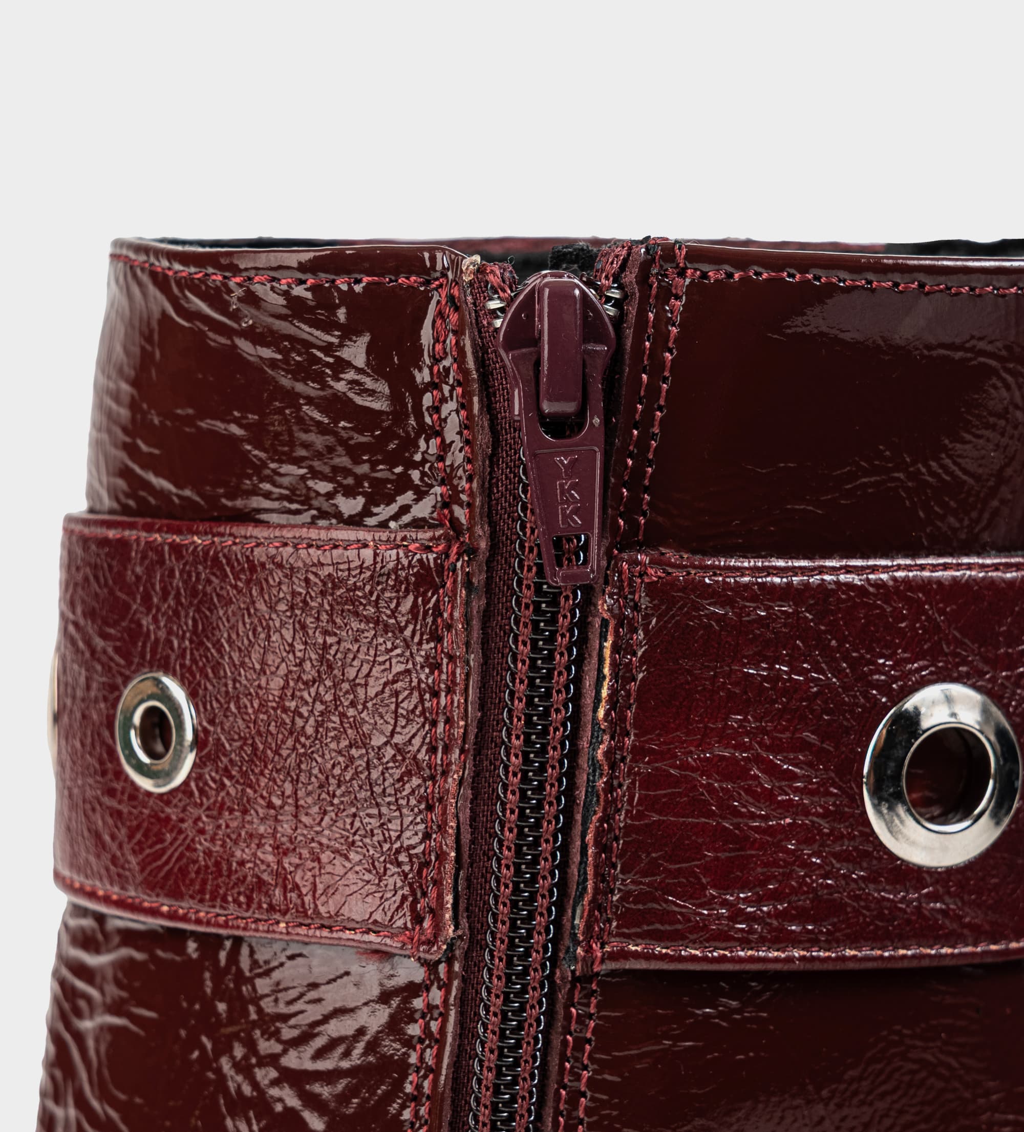 BOTA TACÓN CHELSEA PIEL CHAROL VINO