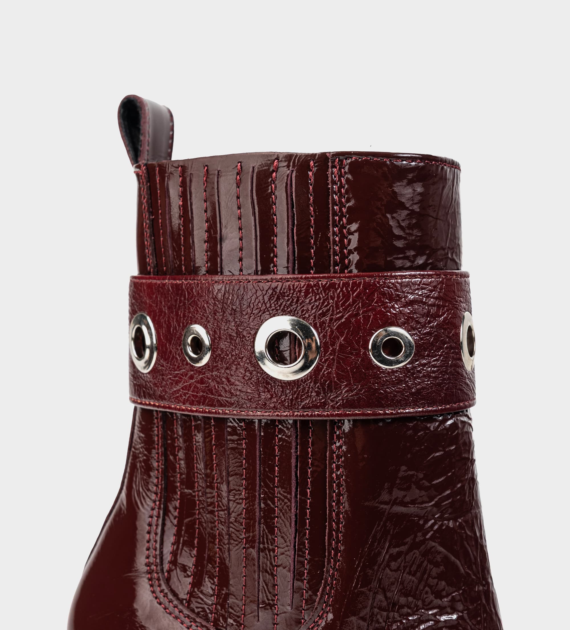 BOTA TACÓN CHELSEA PIEL CHAROL VINO