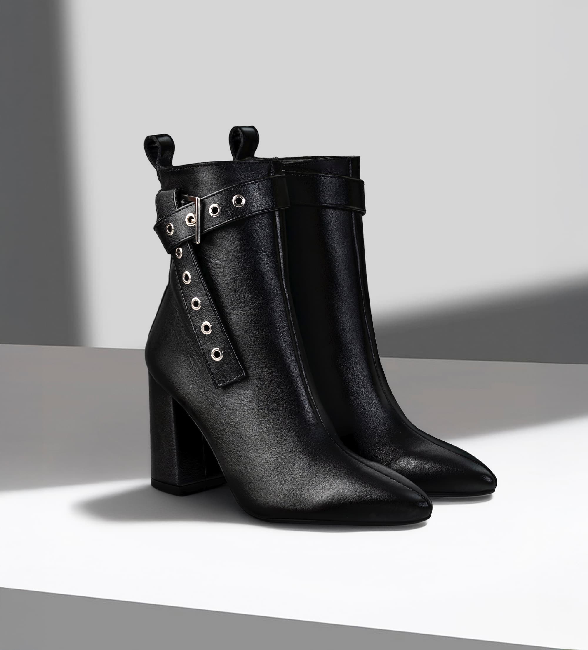 BOTA PIEL NEGRO CINTURÓN HEBILLA