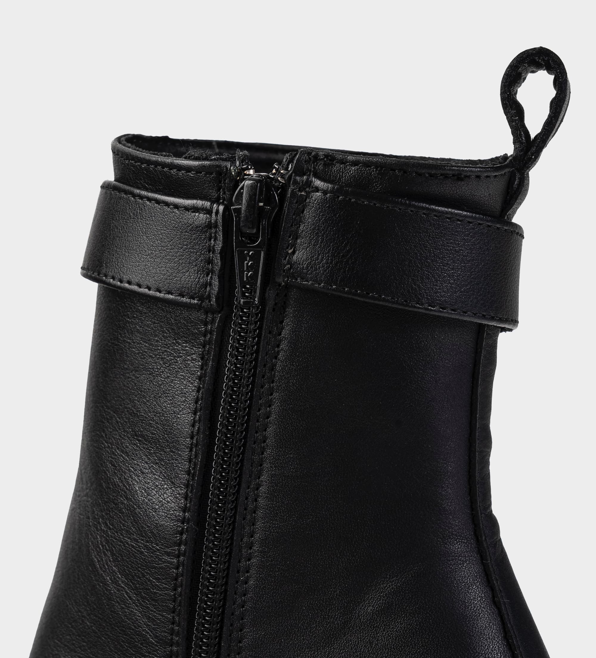 BOTA PIEL NEGRO CINTURÓN HEBILLA