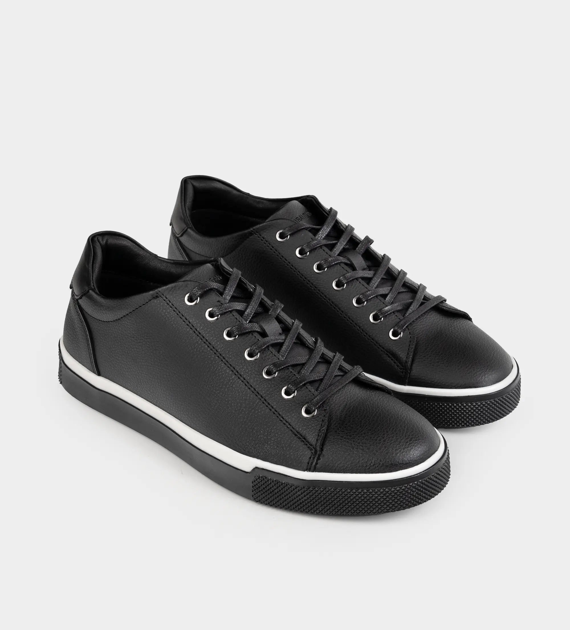 SNEAKER CASUAL AGUJETAS NEGRO