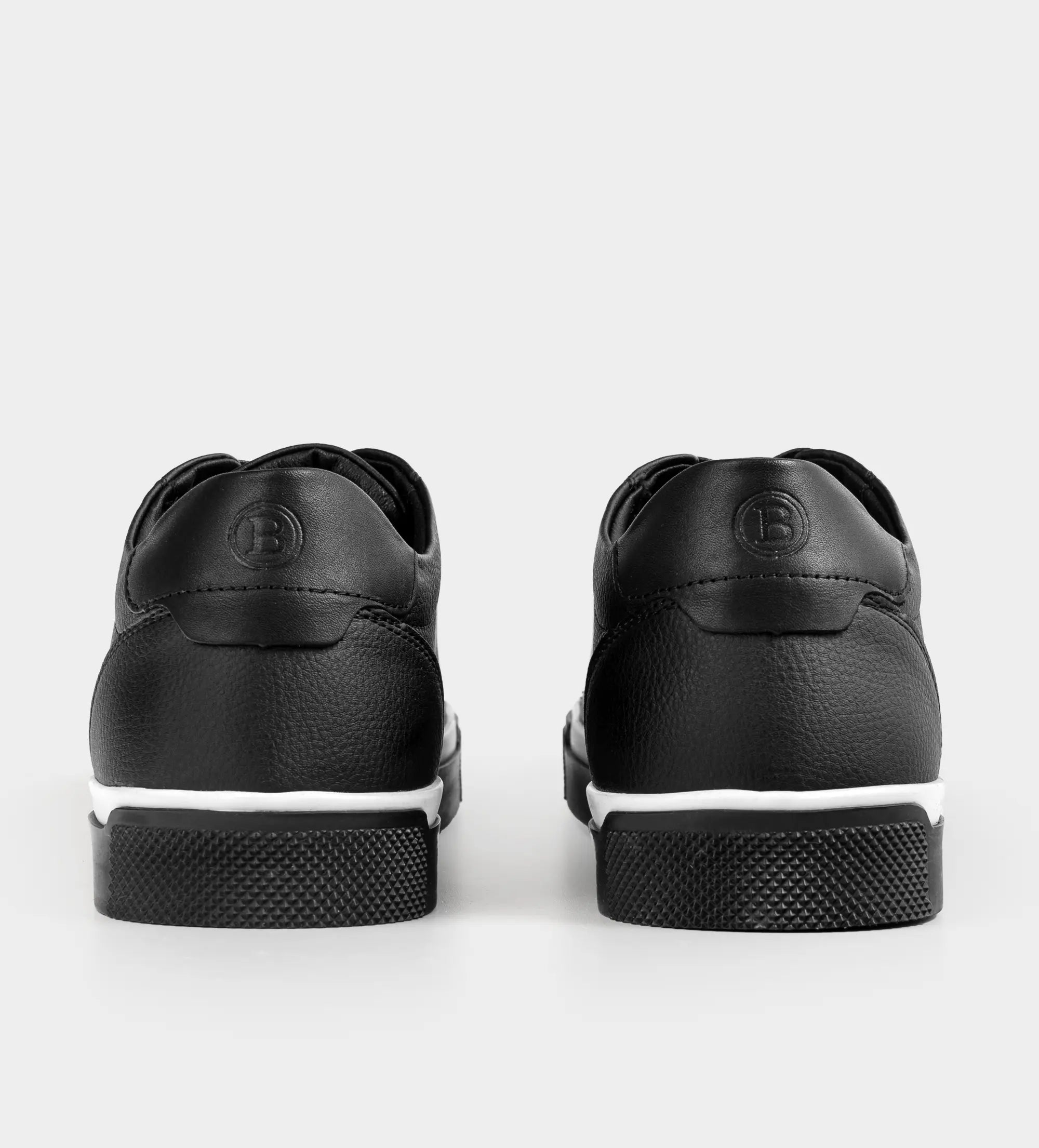 SNEAKER CASUAL AGUJETAS NEGRO
