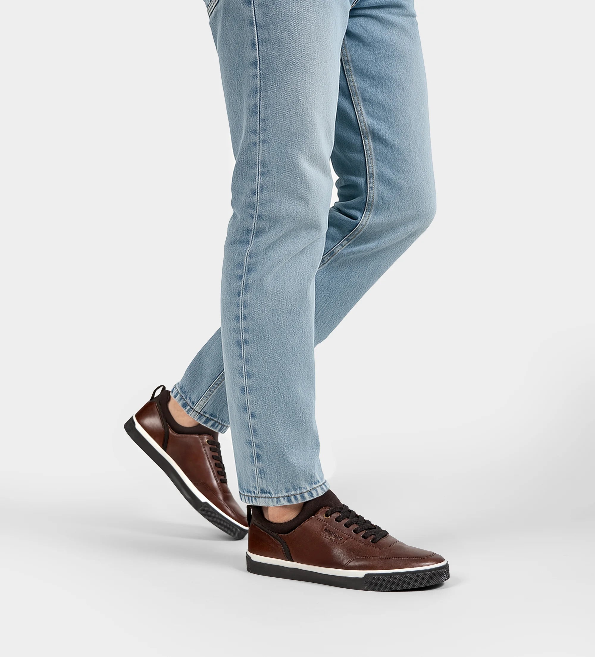 SNEAKER CASUAL AGUJETA ELÁSTICA PIEL CAFÉ